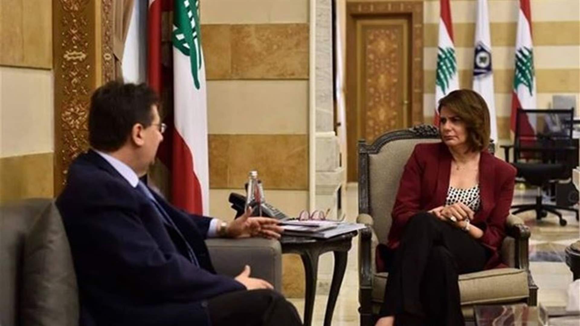 بعد تلويح اصحاب الشاحنات بالاضراب واقفال اوتوستراد المتن... تواصل بين كنعان والحسن للمعالجة