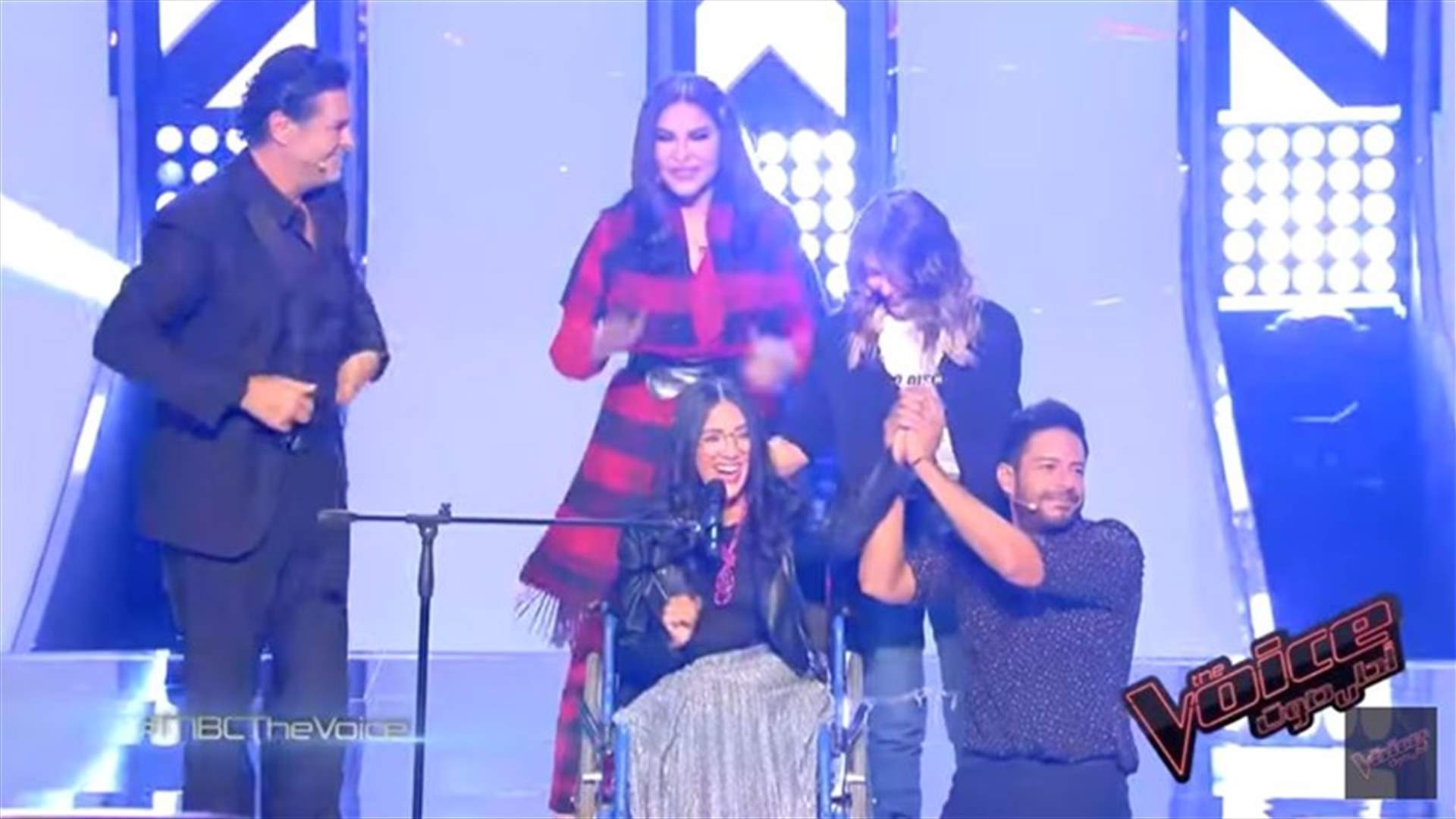 موهبة أبكت الجميع في The Voice... تحدّت مرضها وواجهته فأبهرت المدربين!