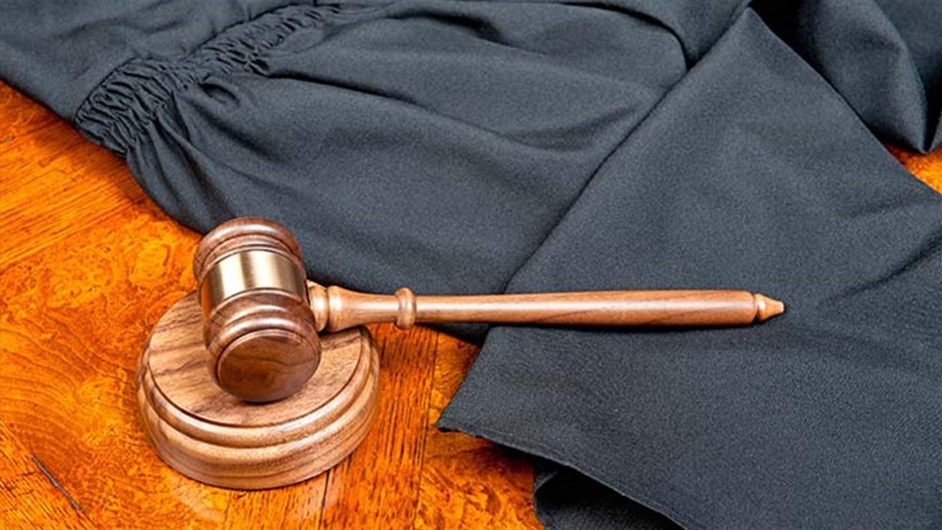 قاض يطلق النار على نفسه في قاعة المحكمة خلال بث مباشر على الفيسبوك