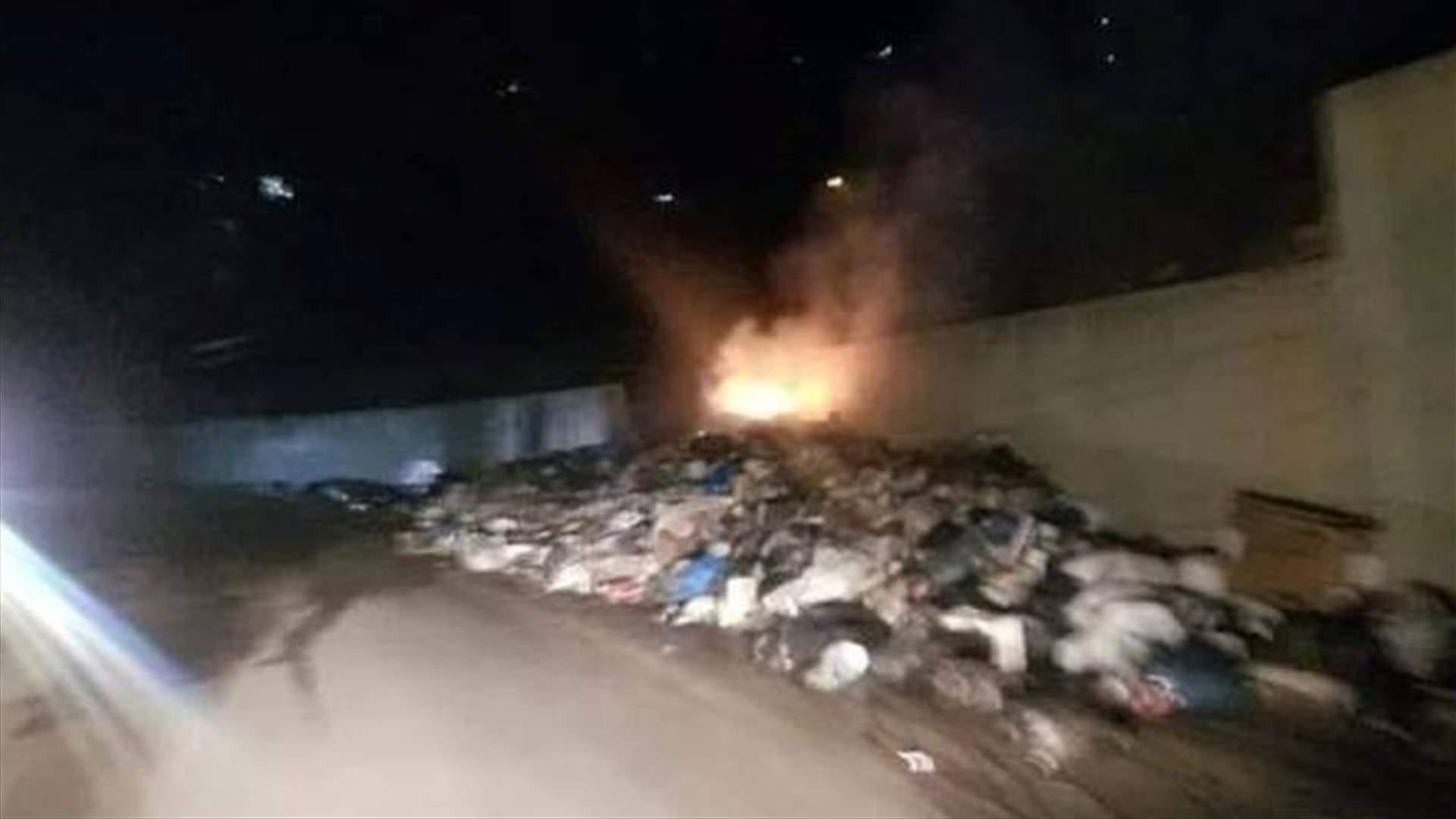 مجهولون أحرقوا أكوام نفايات في سير الضنية