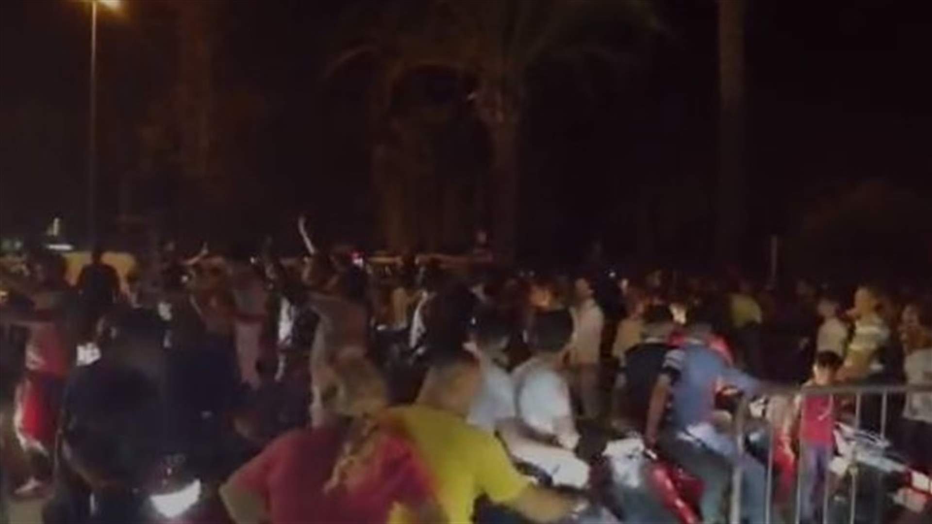 مسيرة جابت شوارع طرابلس ومرّت امام منزل ميقاتي...والاخير يغرّد &quot;لا شيء يردعنا عن قول ما نؤمن به&quot;