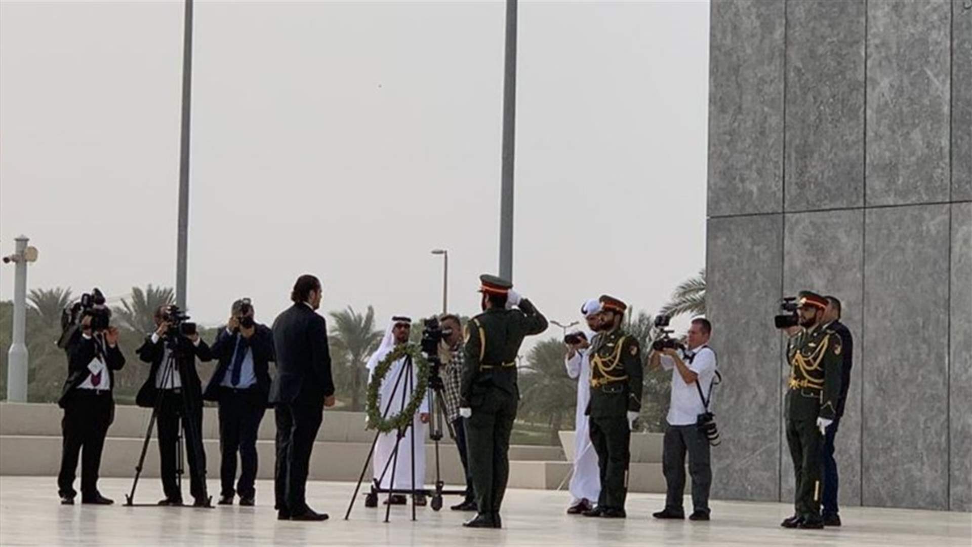 وصول الحريري لوضع الاكاليل بواحة الكرامة على نصب الشهداء