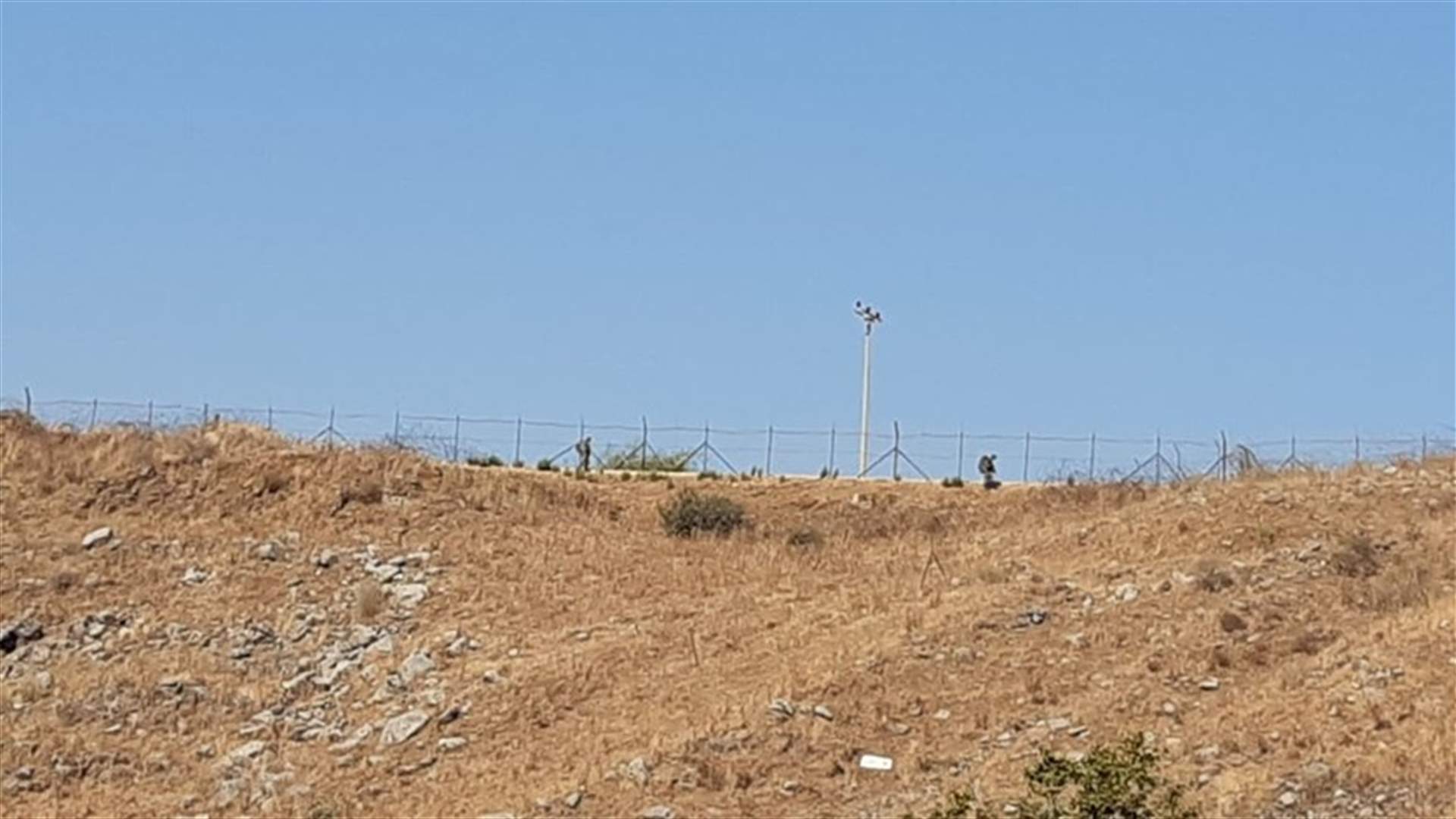 الجيش الاسرائيلي استأنف الحفريات قرب الطريق العسكرية المحاذية للسياج التقني