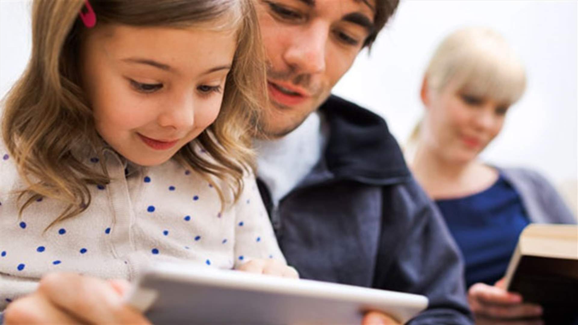 كيف تؤثر التكنولوجيا على لغة التواصل عند الأطفال؟