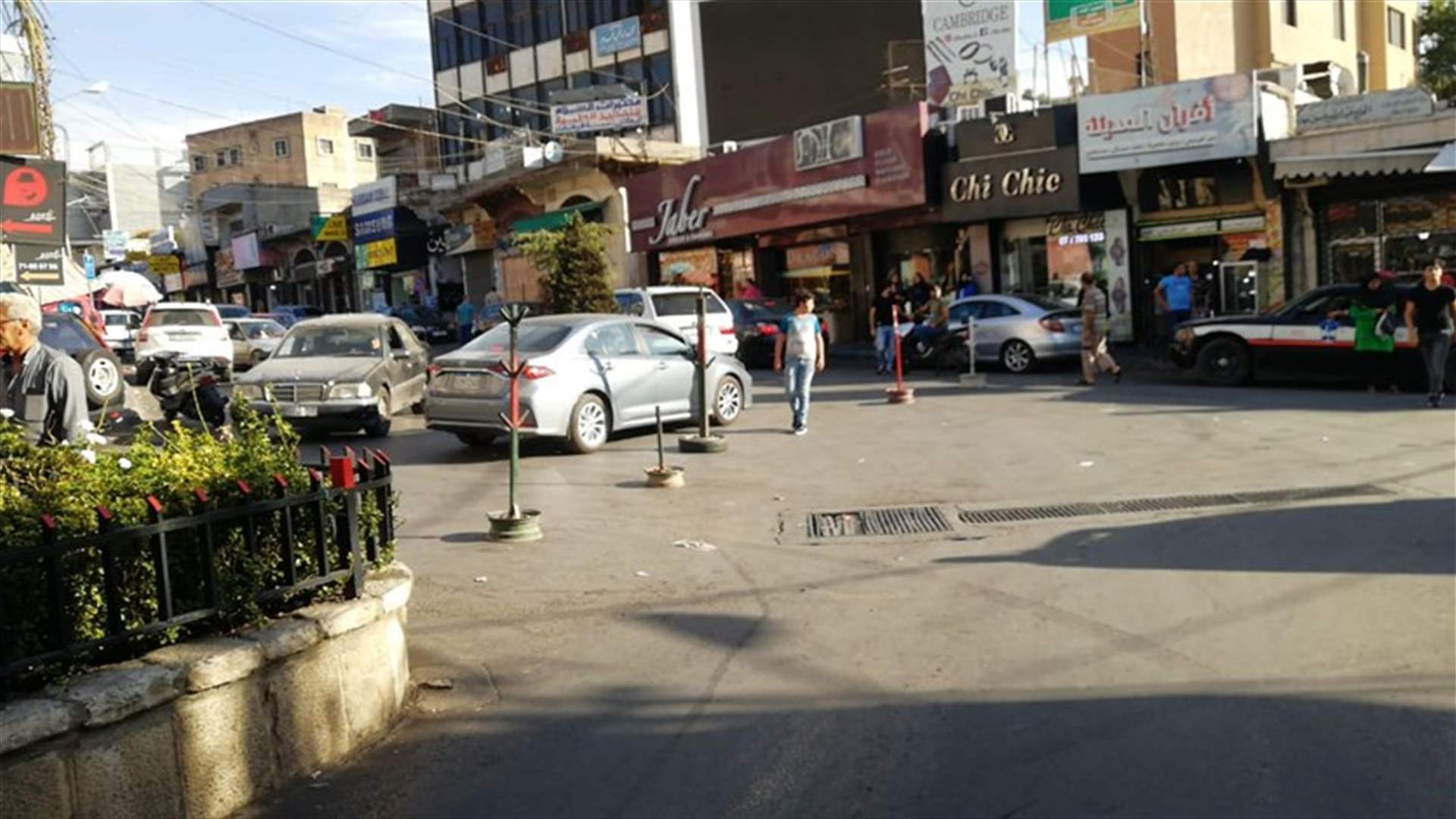 اقفال عدد من الطرقات في النبطية احتجاجاً على تراكم النفايات (صور)