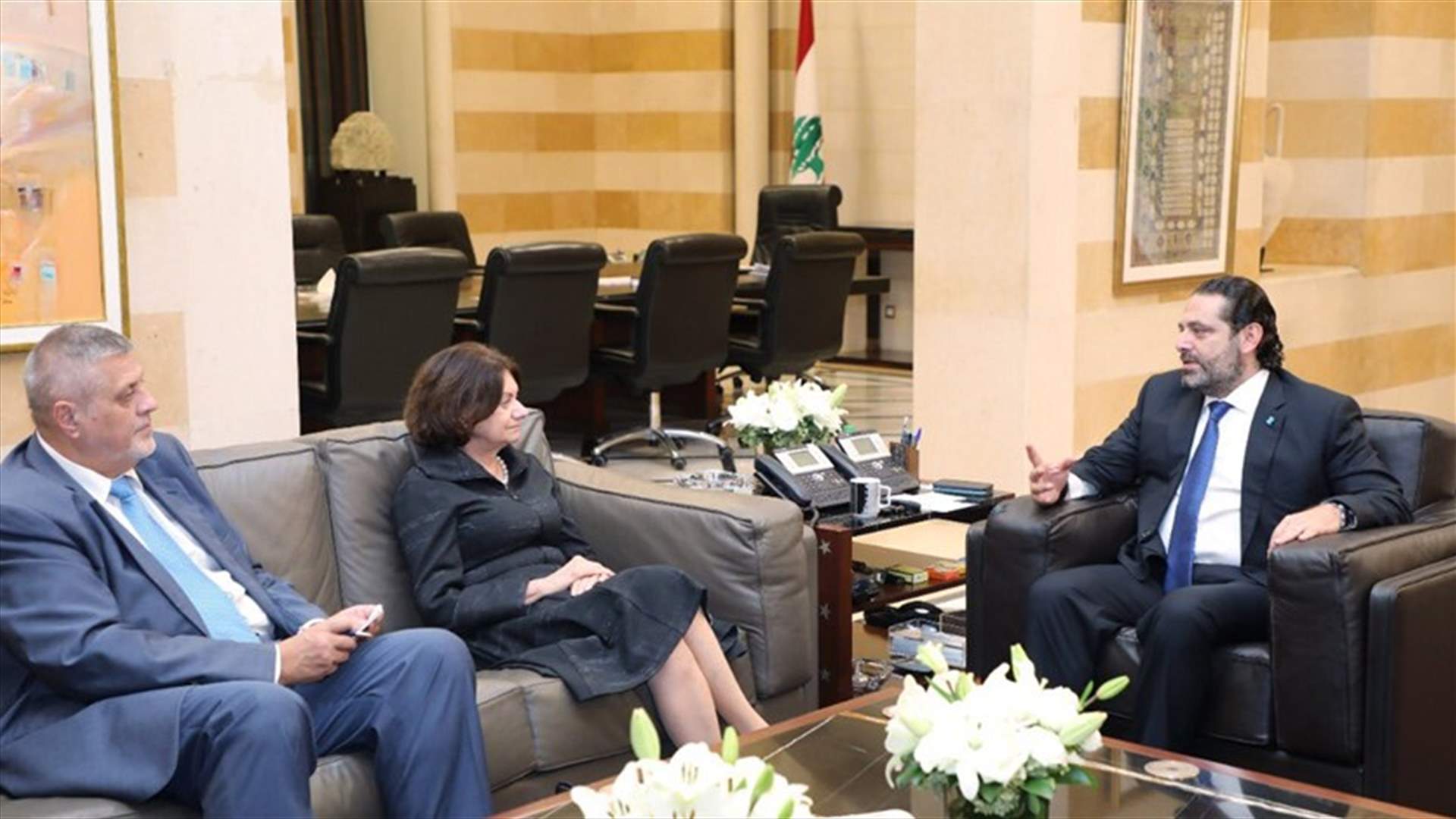 الحريري أكد لديكارلو تمسك لبنان بالقرار 1701 والتزام الحكومة بسياسة النأي بالنفس