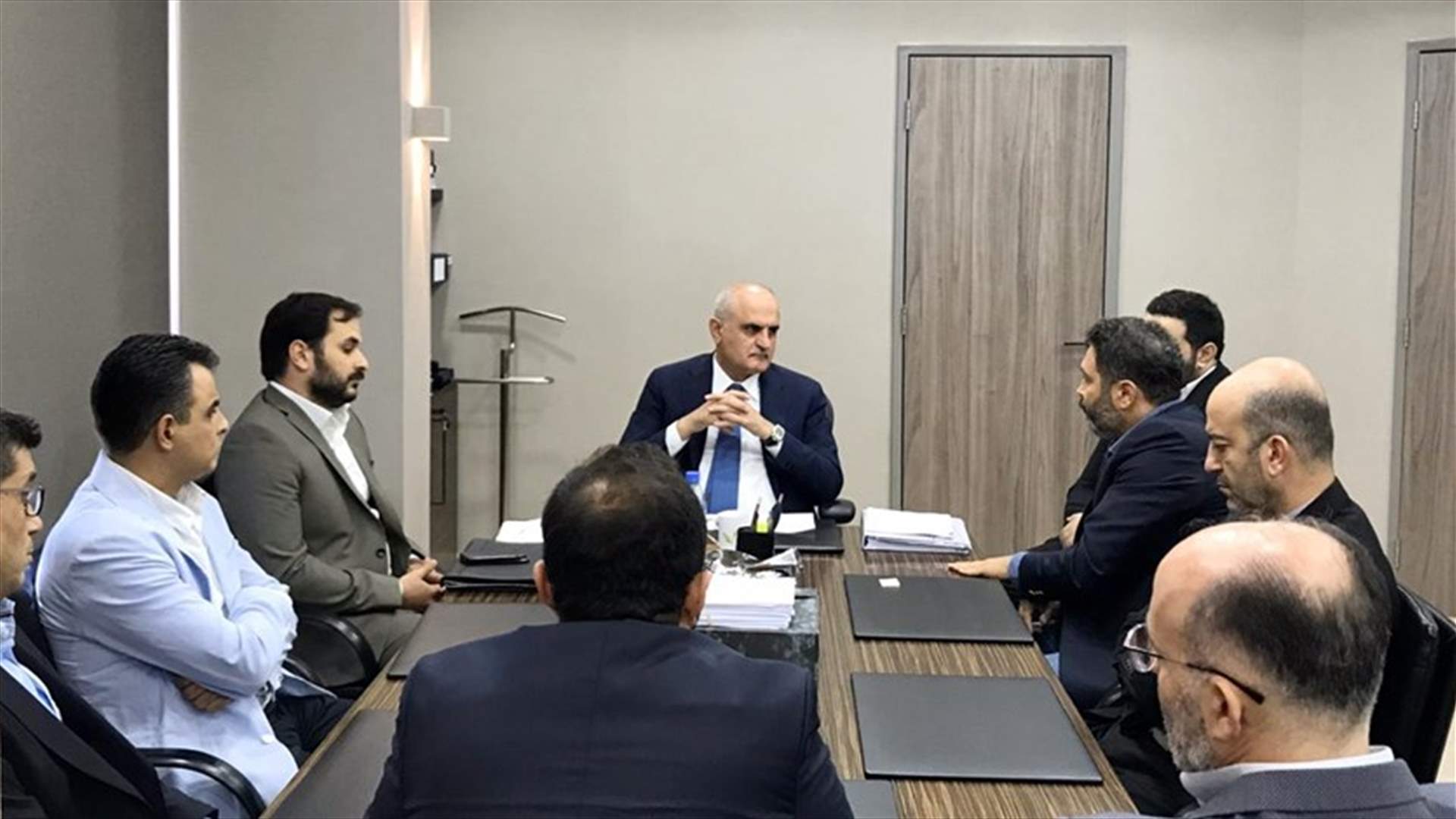 وزير المال استقبل وفدا من نقابة موظفي شركتي الخليوي