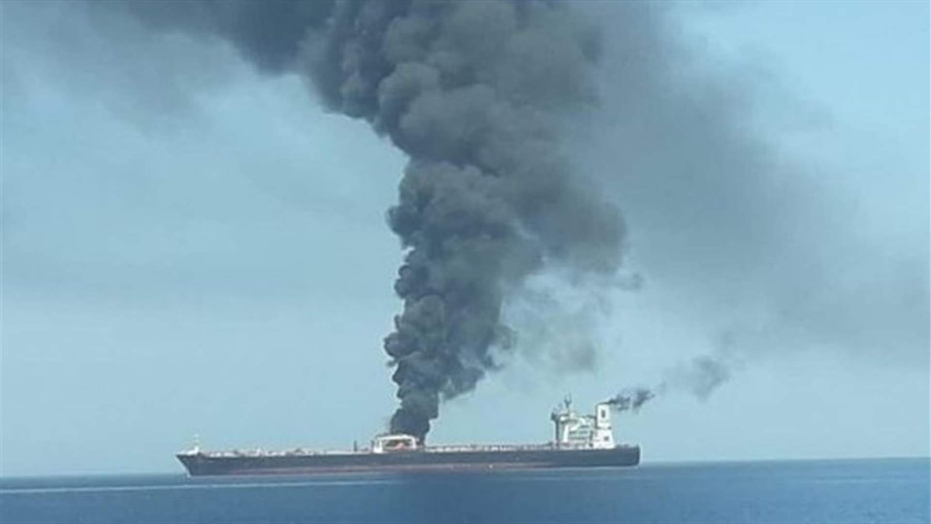 حادث انفجار ناقلة النفط الايرانية في البحر الاحمر...هذه آخر المعطيات (صور)