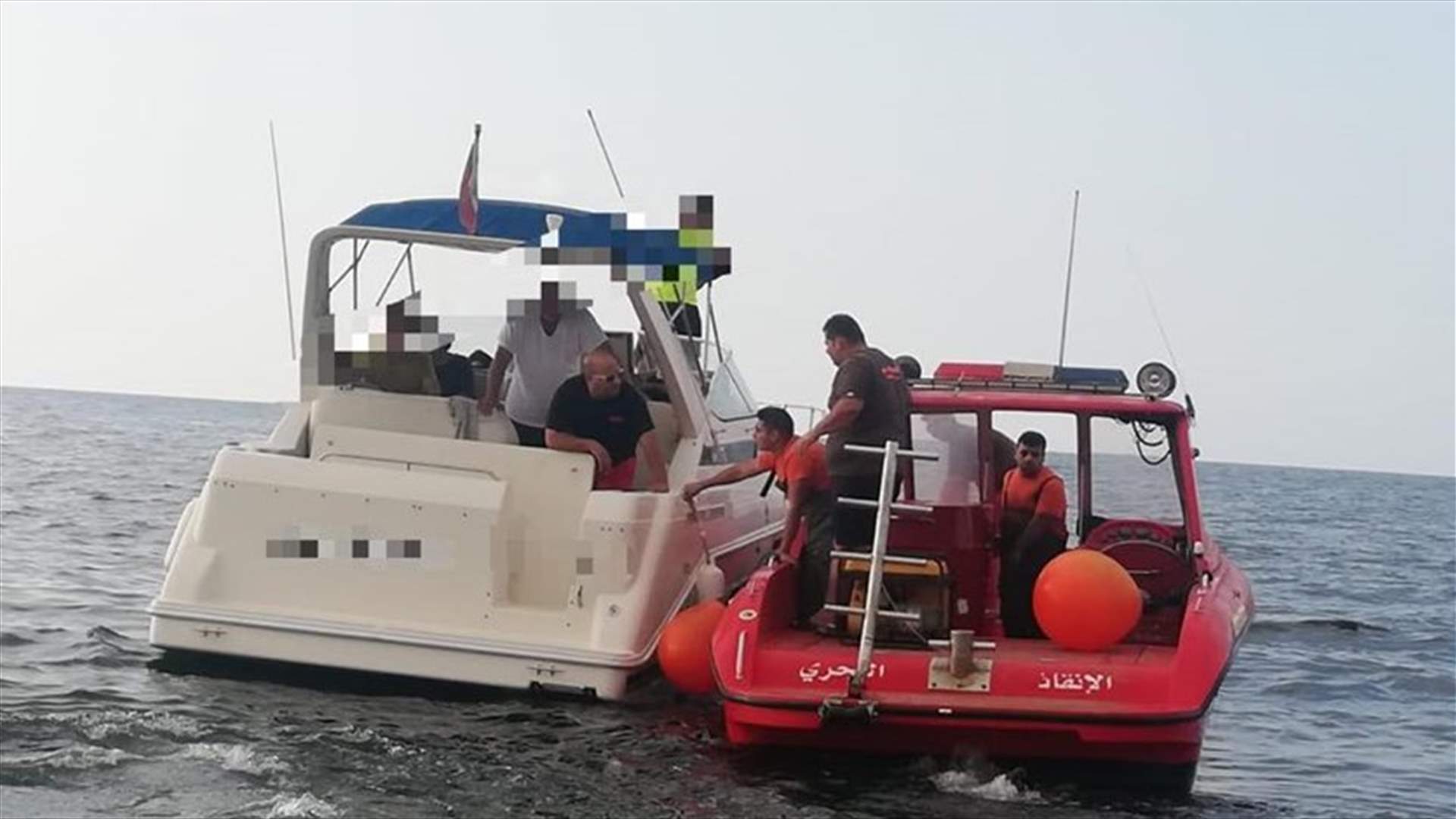 إنقاذ زورق سياحي وركابه مقابل شاطئ زوق مكايل...
