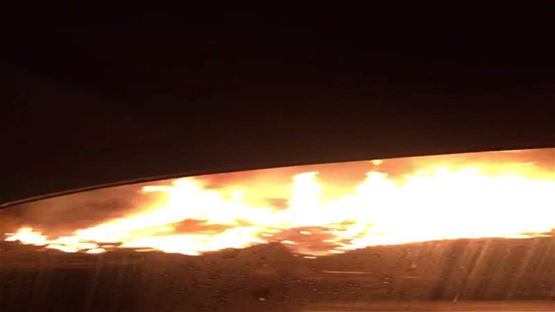 حريق بمحاذاة اوتوستراد طبرجا...