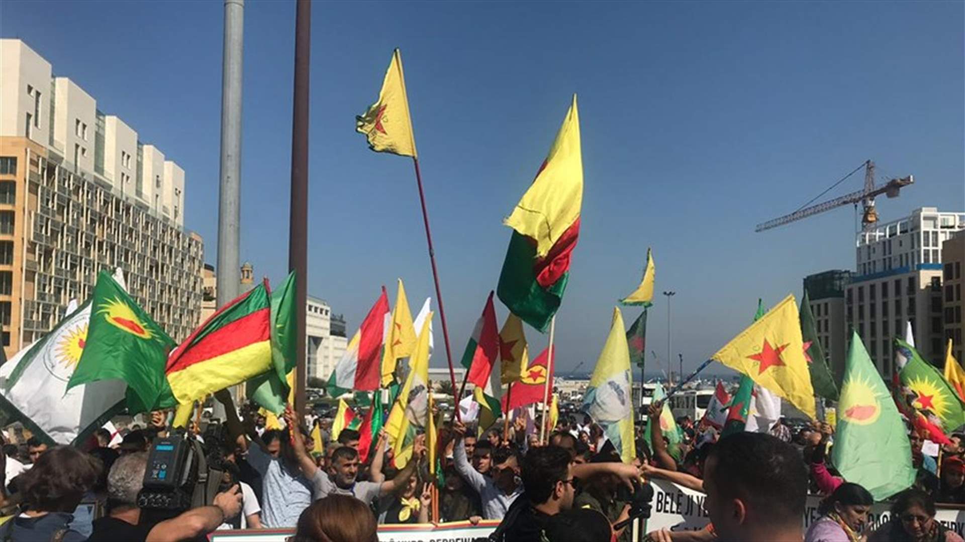 اعتصام للأكراد في ساحة الشهداء رفضاً للهجوم التركي على شمال سوريا (صورة)