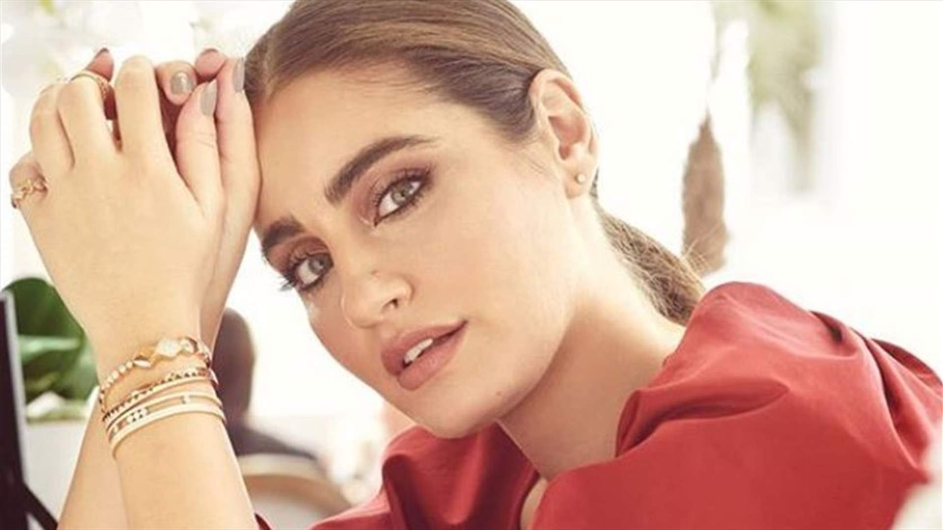 إيميه صياح تستذكر إطلالاتها في حفل ملكة جمال لبنان 2016... وتستعد لتقديم حفل هذا العام