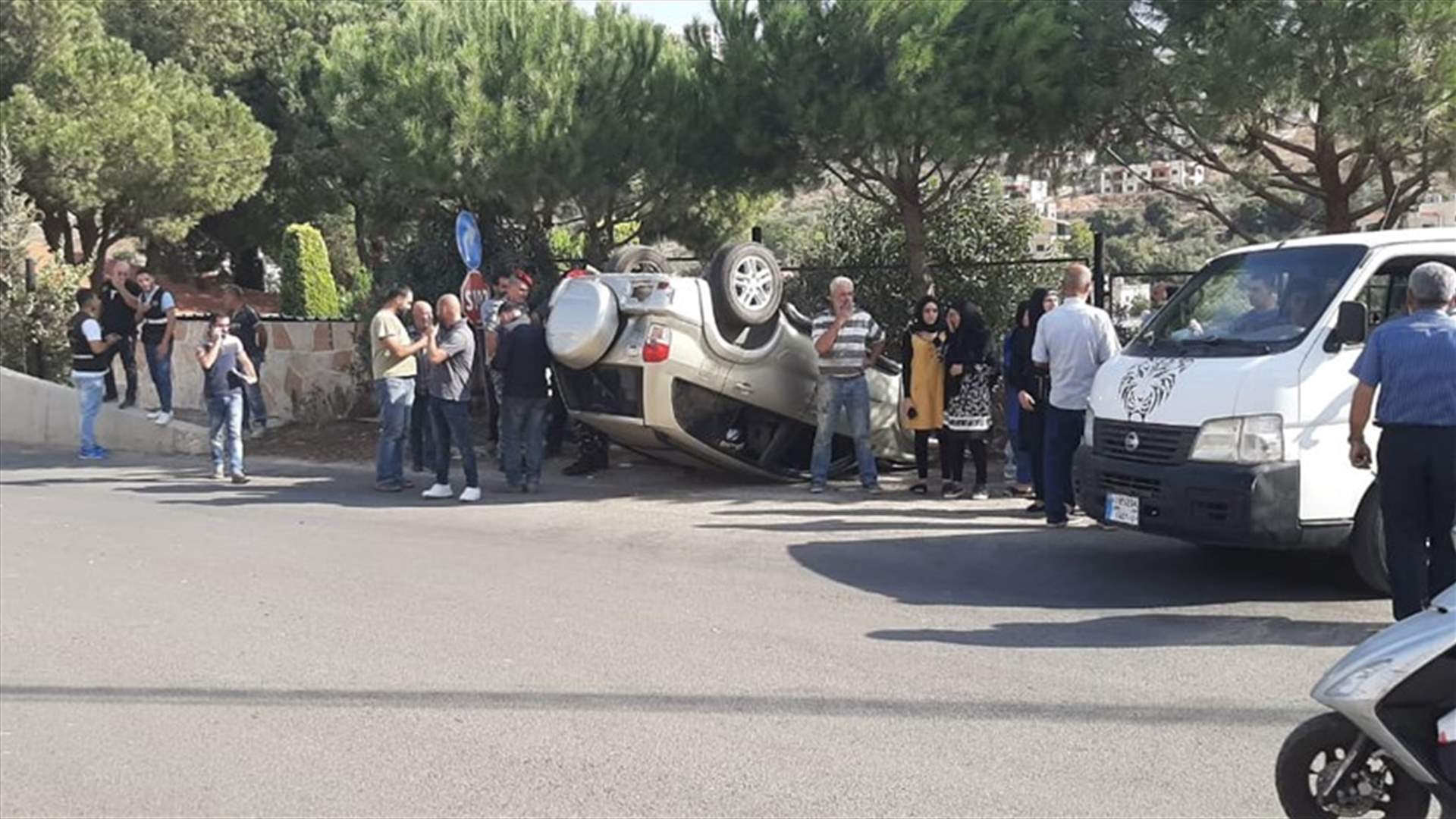 جريحة إثر انقلاب سيارة رباعية الدفع في كفررمان (صوَر)