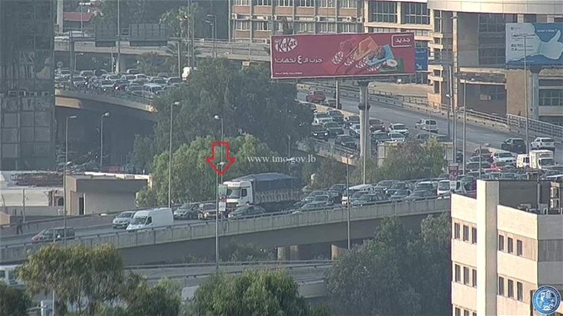التحكم المروري: تصادم بين شاحنة وسيارة على اوتوستراد الرئيس لحود باتجاه الصياد وحركة المرور كثيفة في المحلة (صورة)