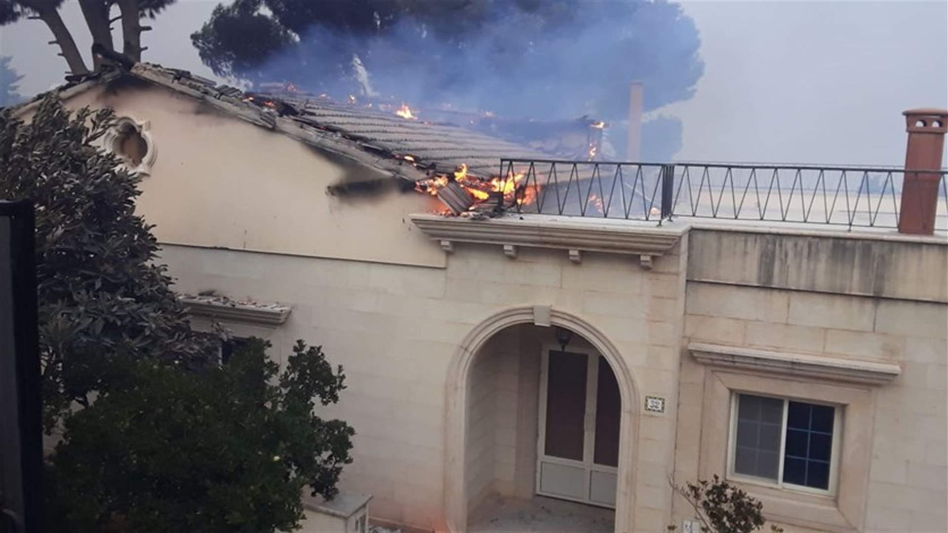 احتراق منازل في المشرف بسبب الحريق الهائل (فيديو وصوَر)