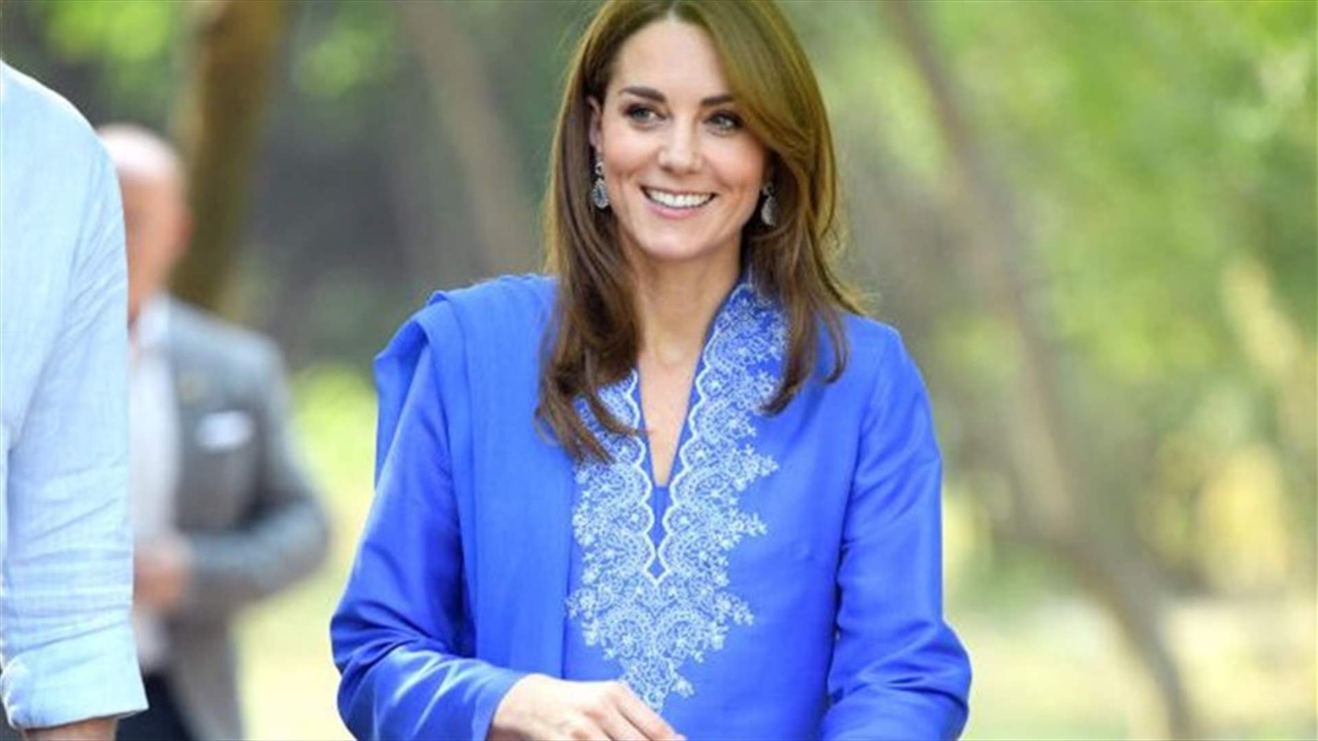 استوحت من الأميرة ديانا... كيت ميدلتون تتألق بالأزرق خلال جولتها في باكستان (صور)