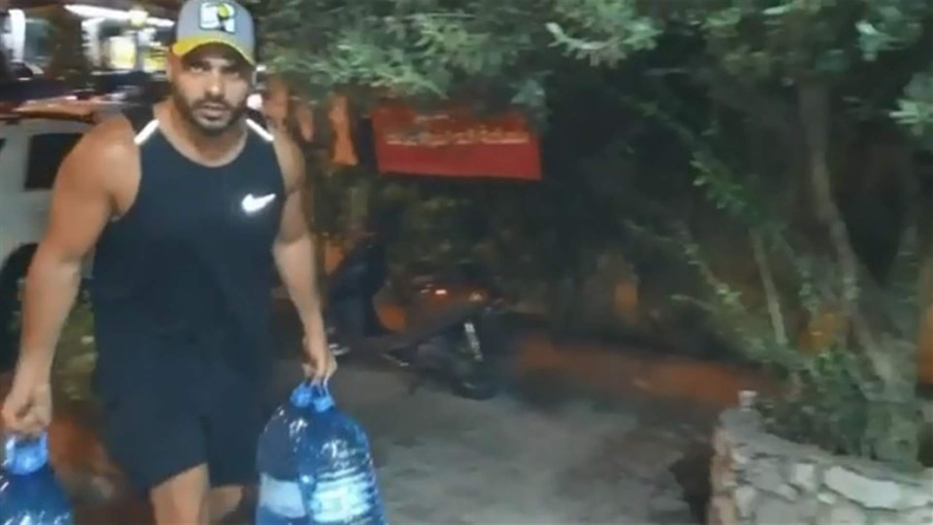 جوزيف عطية يزوّد المتضررين من الحرائق بالماء.. وبولا يعقوبيان توثق بالفيديو