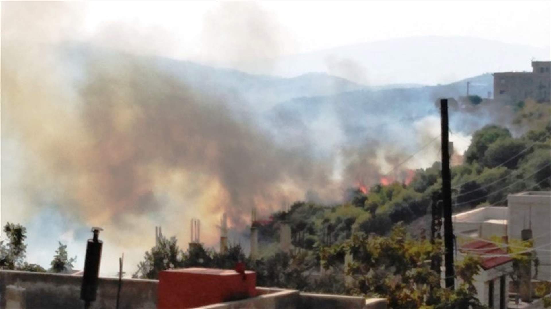Huge fire erupts in Akkar plains region