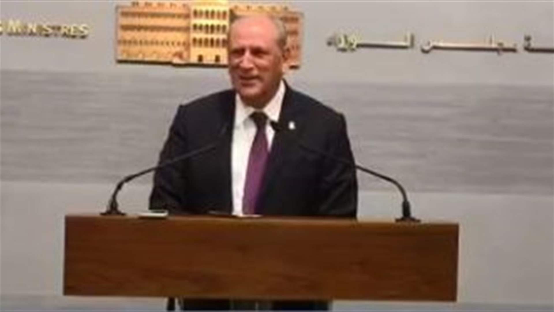 الجراح: قرار اضافة ٢٠ سنتاً على مكالمات الواتساب سيؤمن نحو 200 مليون دولار للخزينة