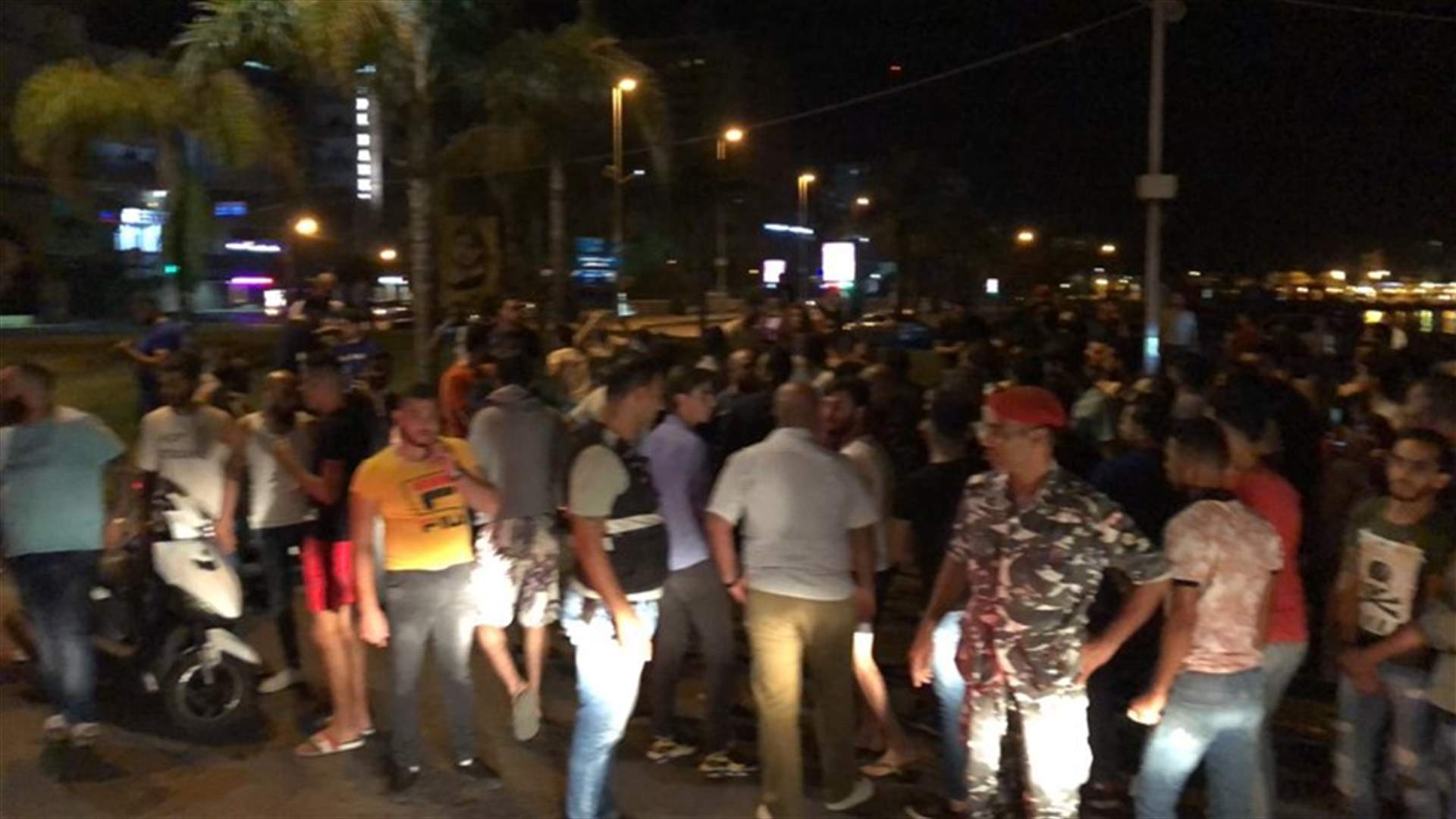 تجمعات في ساحة العلم عند مدخل صور الرئيسي (صوَر)