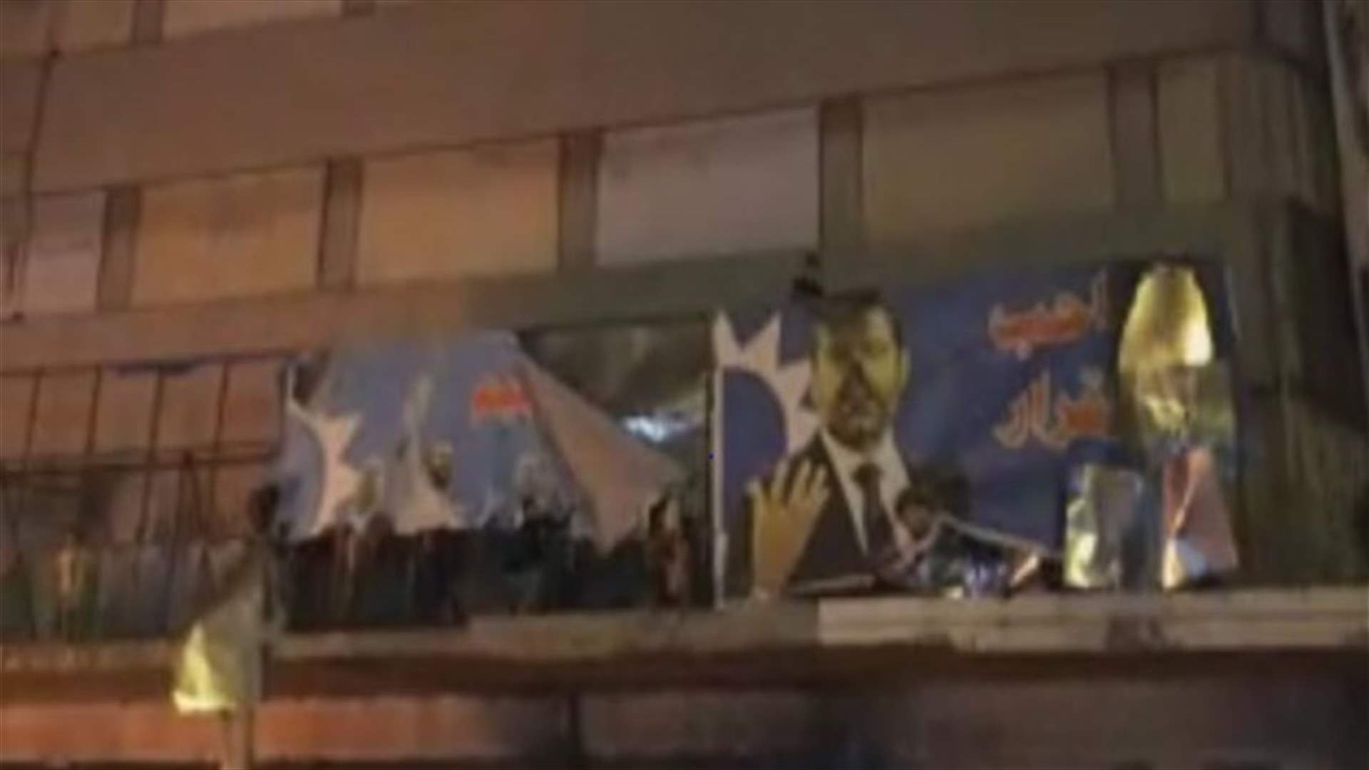 نزع صور رئيس الحكومة سعد الحريري في طرابلس