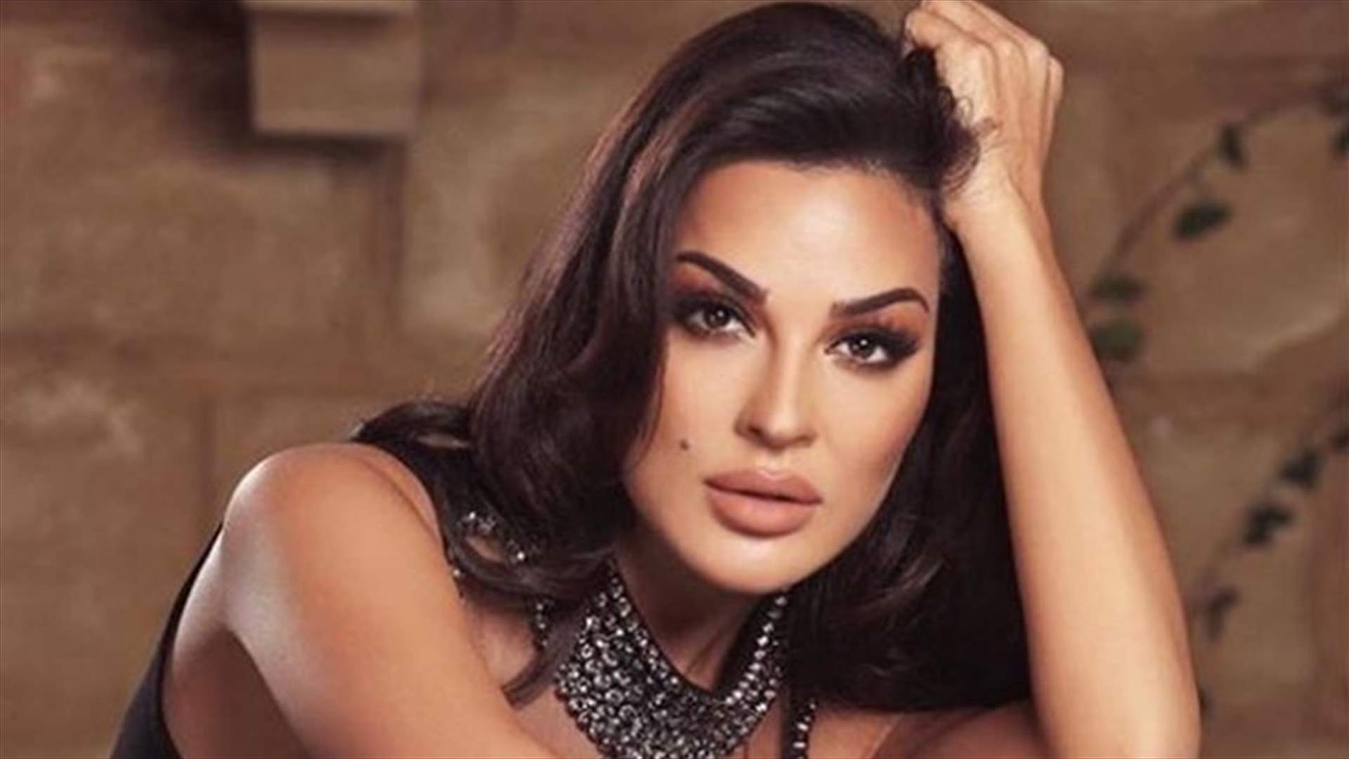 نادين نسيب نجيم بتعليق ساخر عن الليرة والدولار.. وتطلق صرخة: "كرسحتونا"