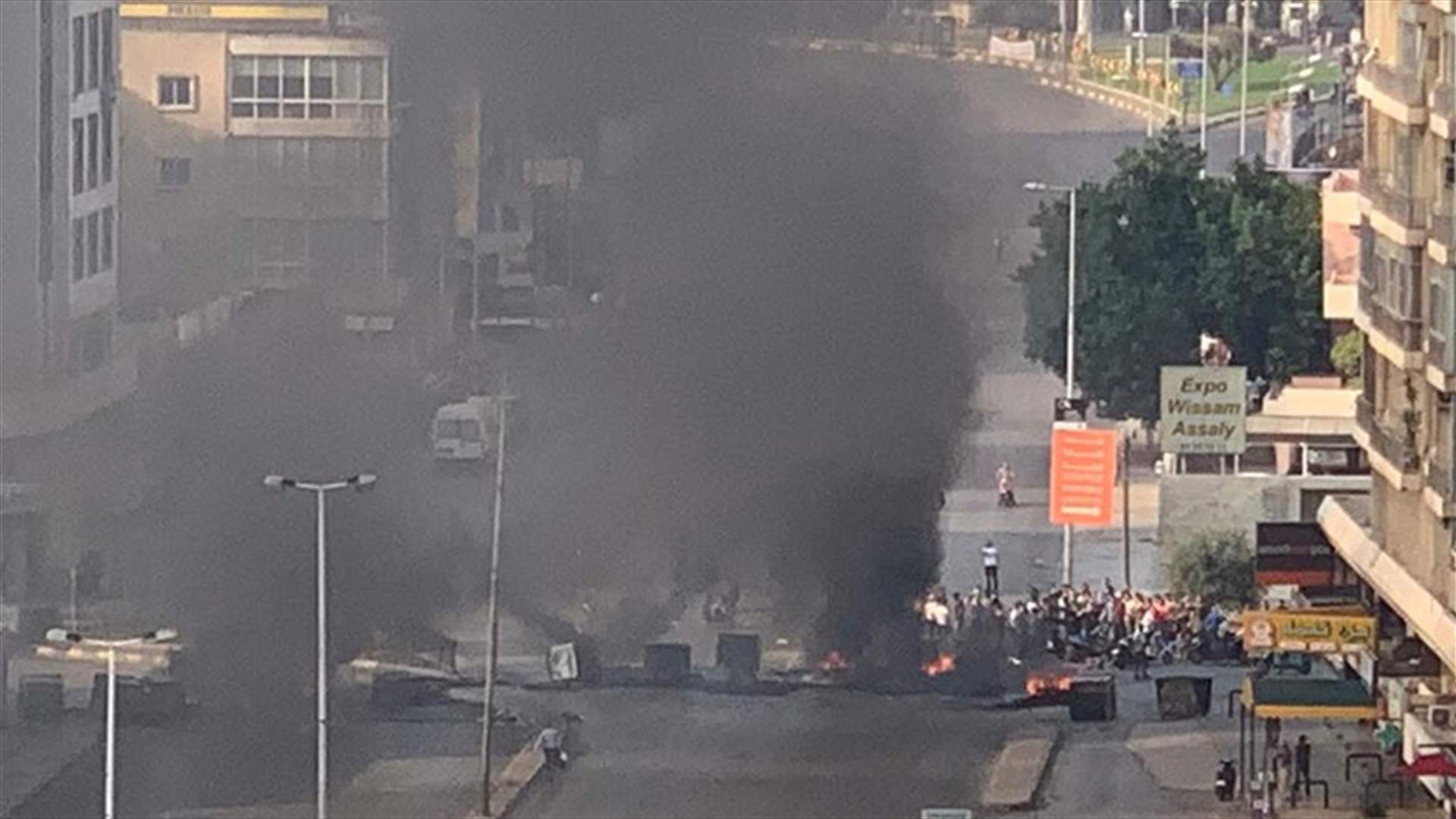 تلاسن بين متظاهرين وسيارات تحاول العبور من الصالومي باتجاه الحايك (صورة)