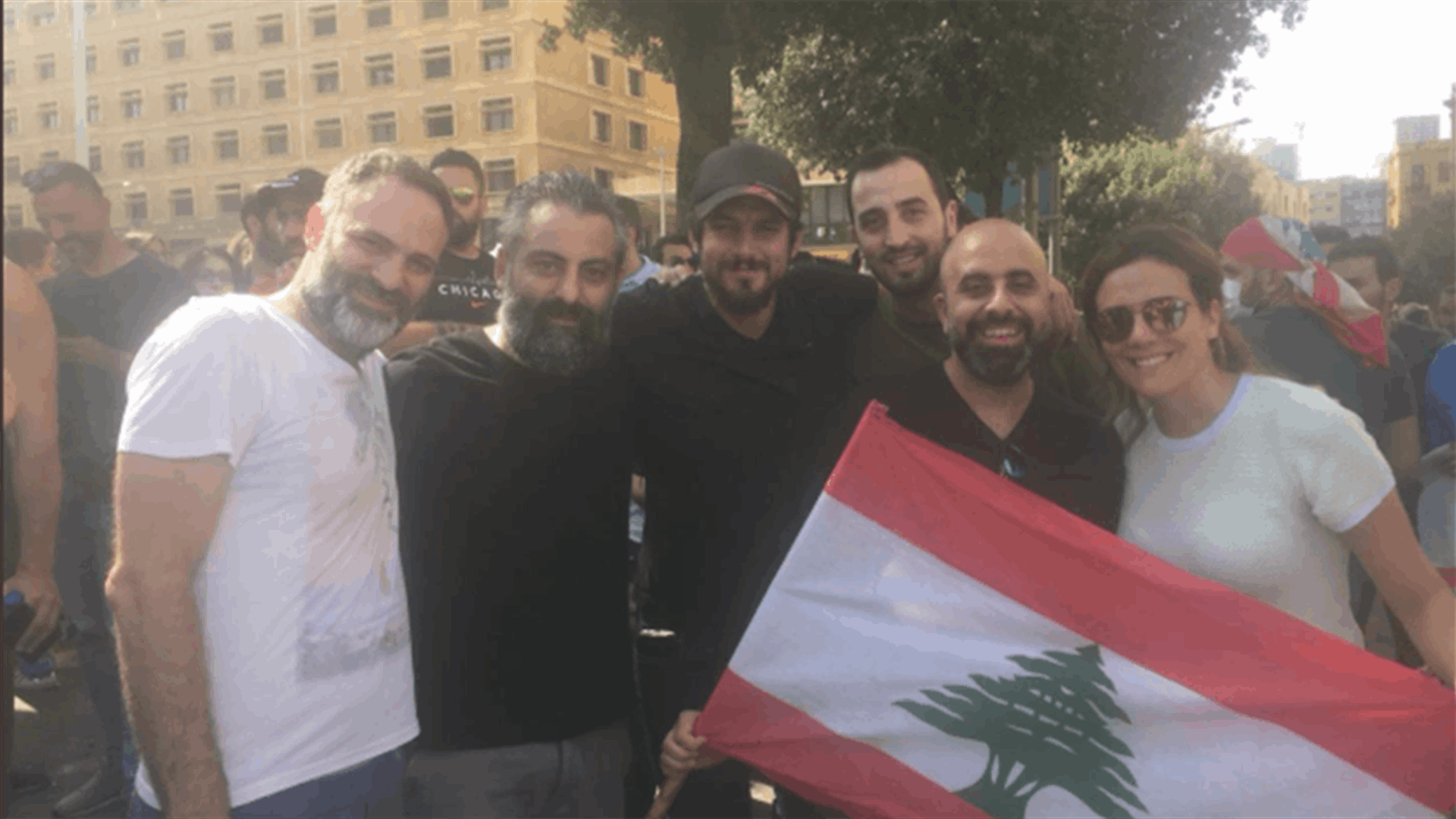 لبنان ينتفض... وإعلاميون في الـ LBCI بالشارع مع المتظاهرين!