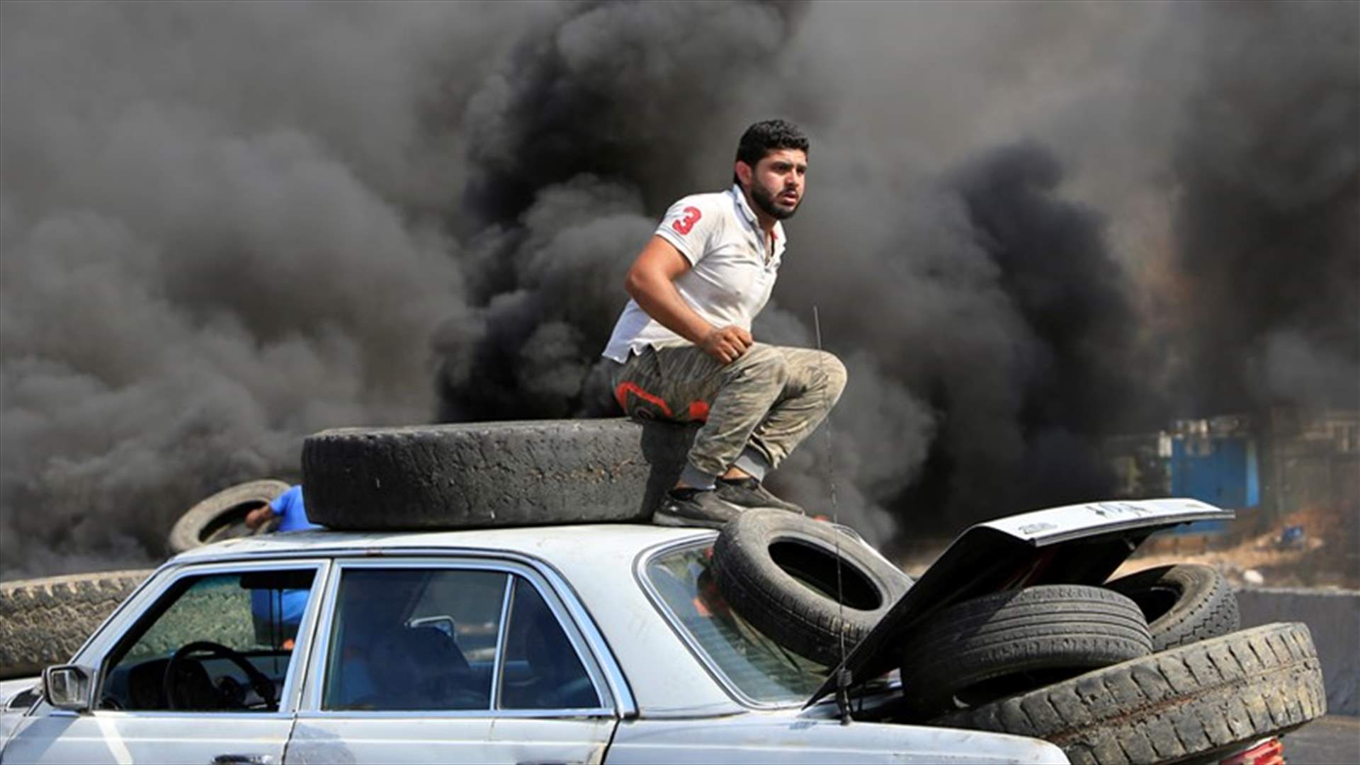 صور مميزة لوكالة رويترز توثّق التظاهرات في مختلف المناطق اللبنانية