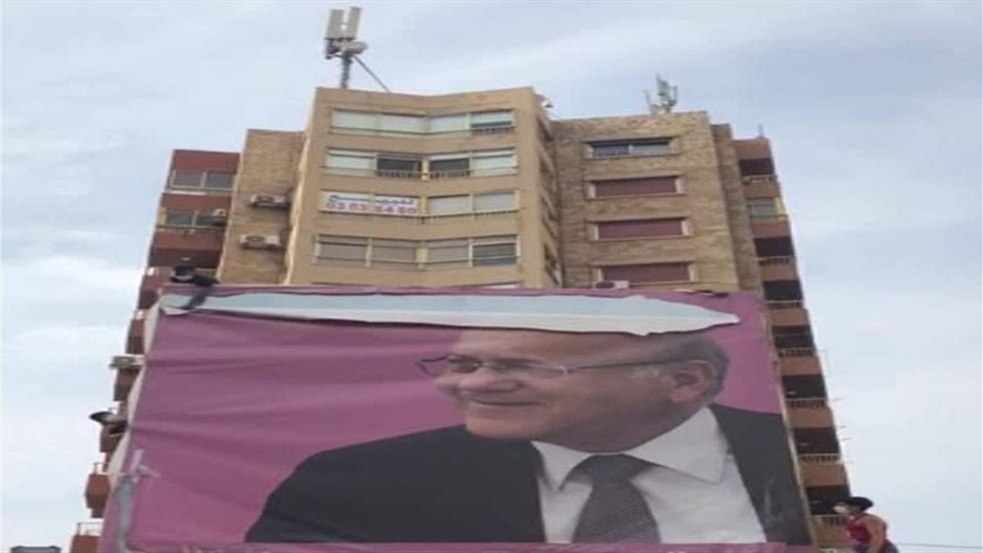 Posters of Mikati and Karami removed in Tripoli (Videos)