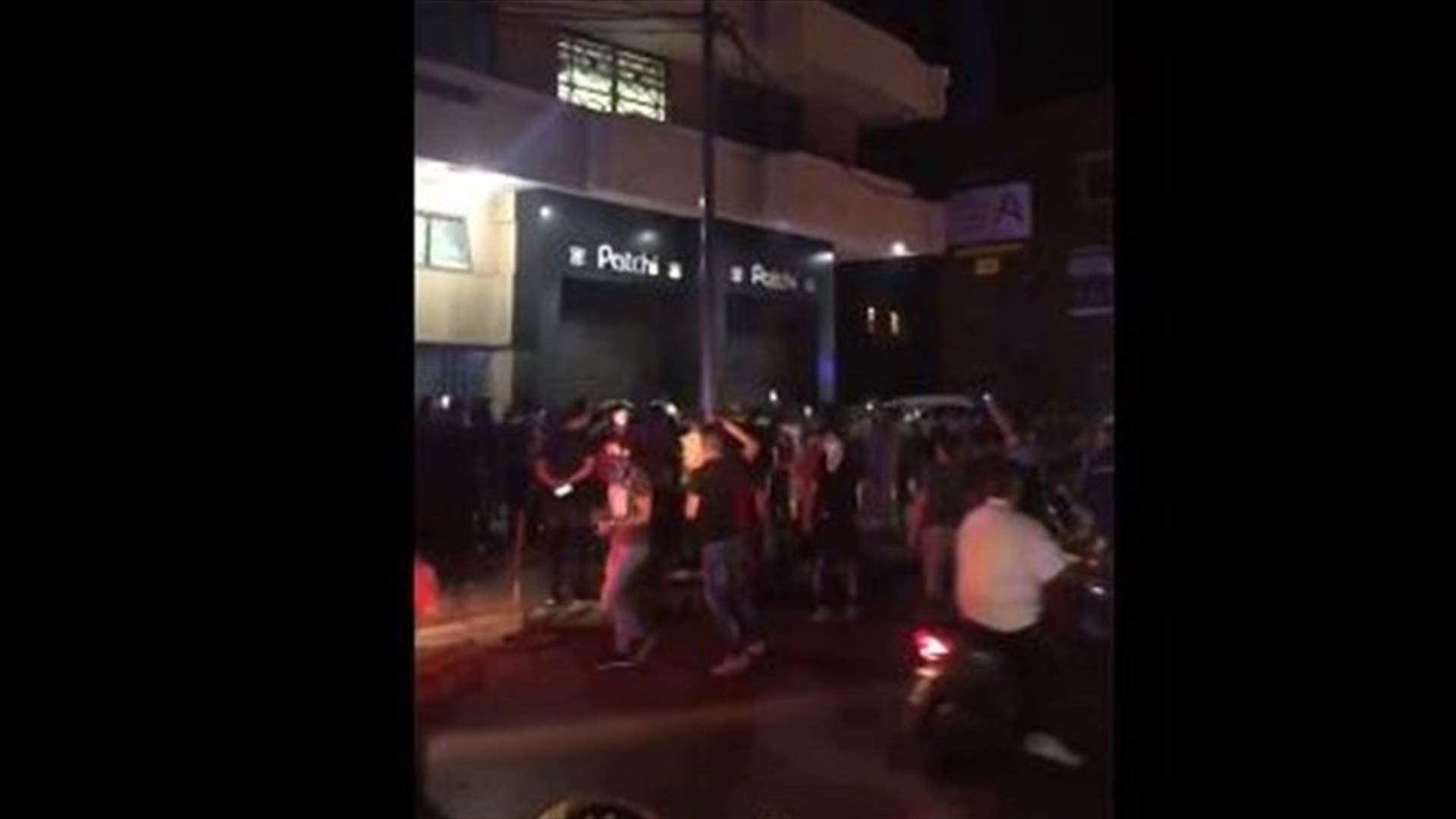 In Tripoli, protesters storm into “Patchi” stores and distribute chocolate (Videos)