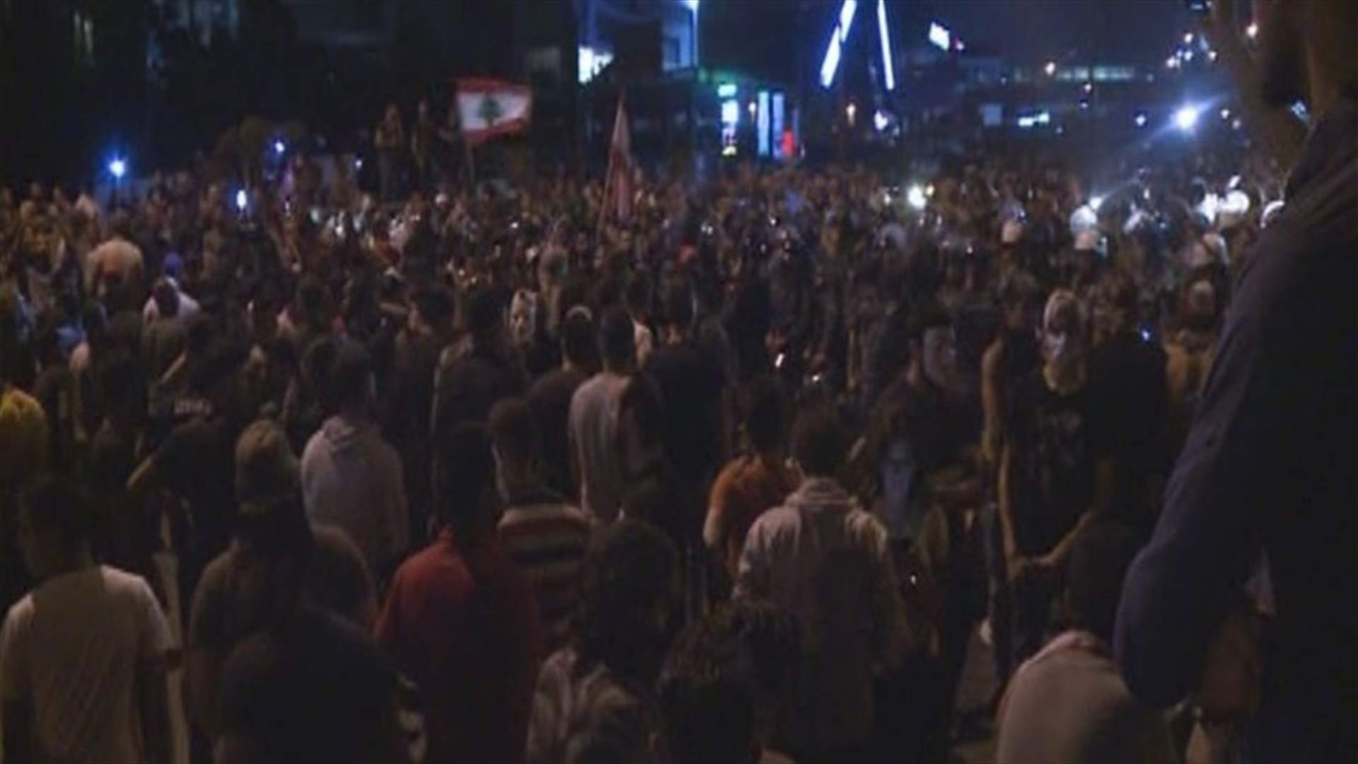 Aoun meets with delegation of protesters who staged sit-in on road leading to presidential palace