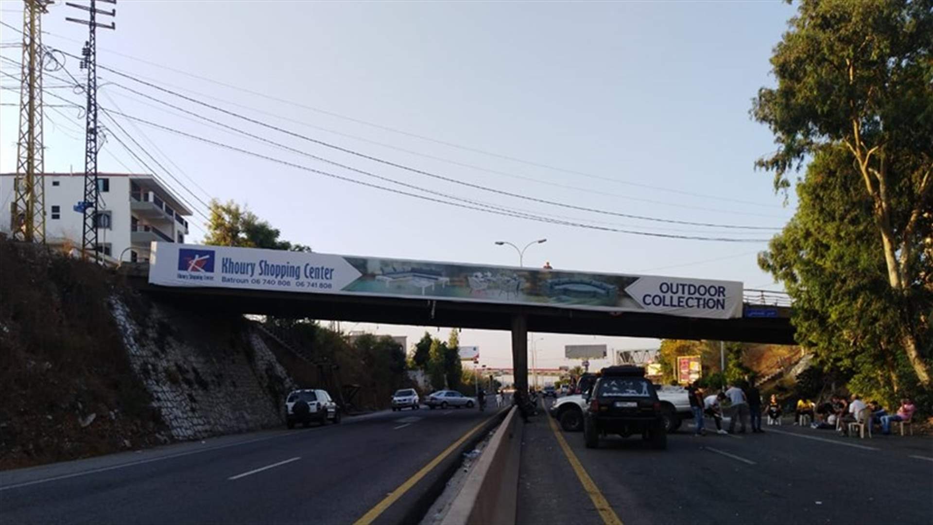الجيش يفتح اوتوستراد شكا فيما اوتوستراد البترون لا يزال مقطوعا (صورة)