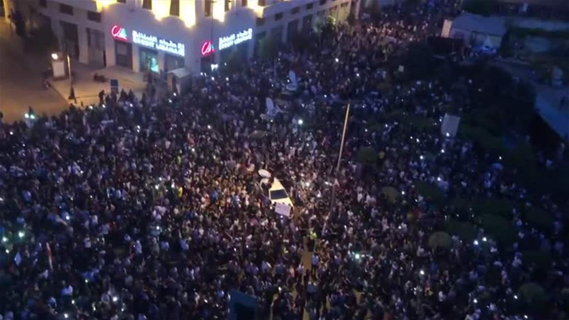 فيديو من "الثورة" يُشعل مواقع التواصل... المتظاهرون بصوت واحد: "الشعب يريد إسقاط النظام"