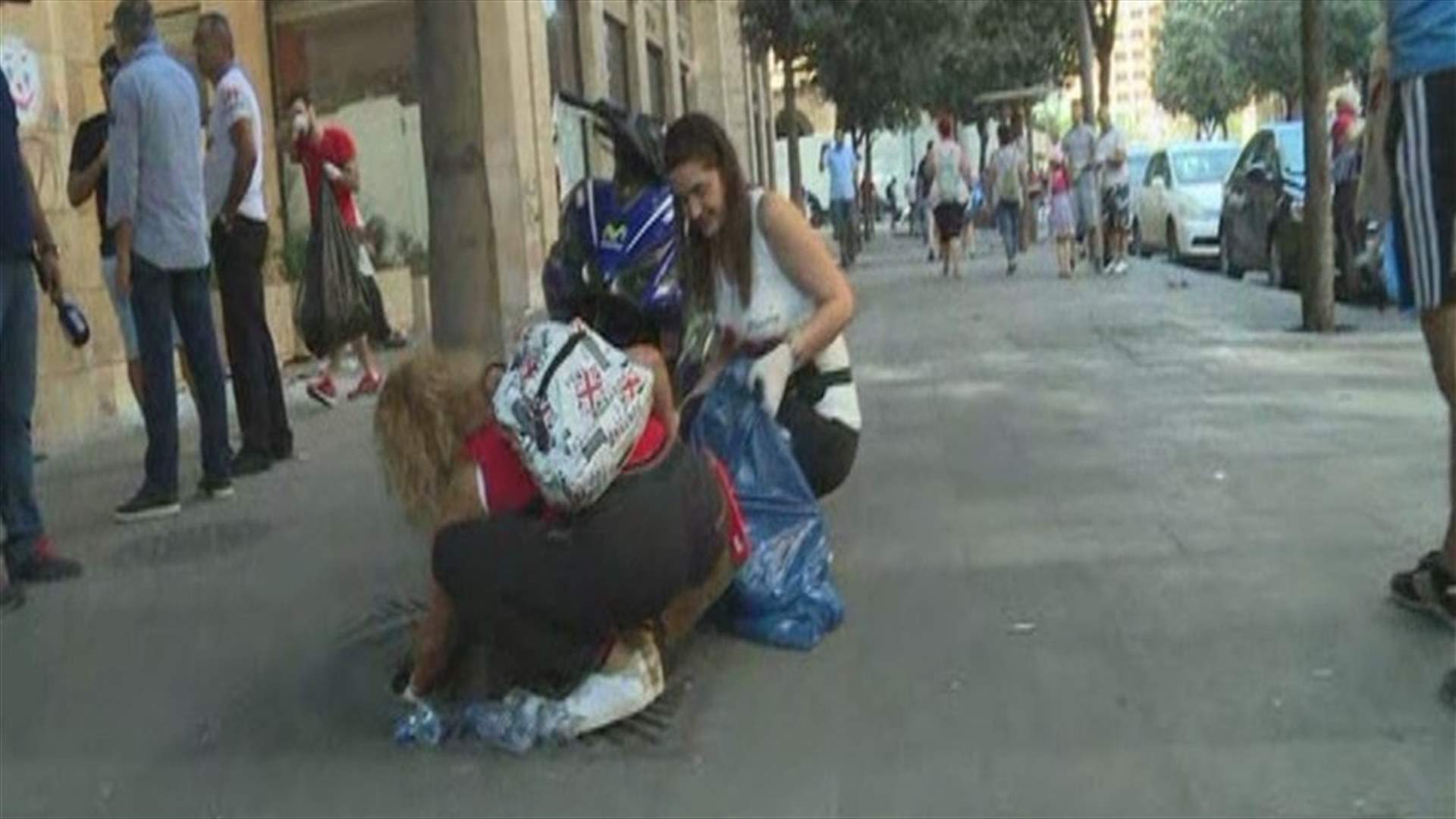 Lebanese citizens clean Beirut streets after heavy night of clashes-[VIDEO]
