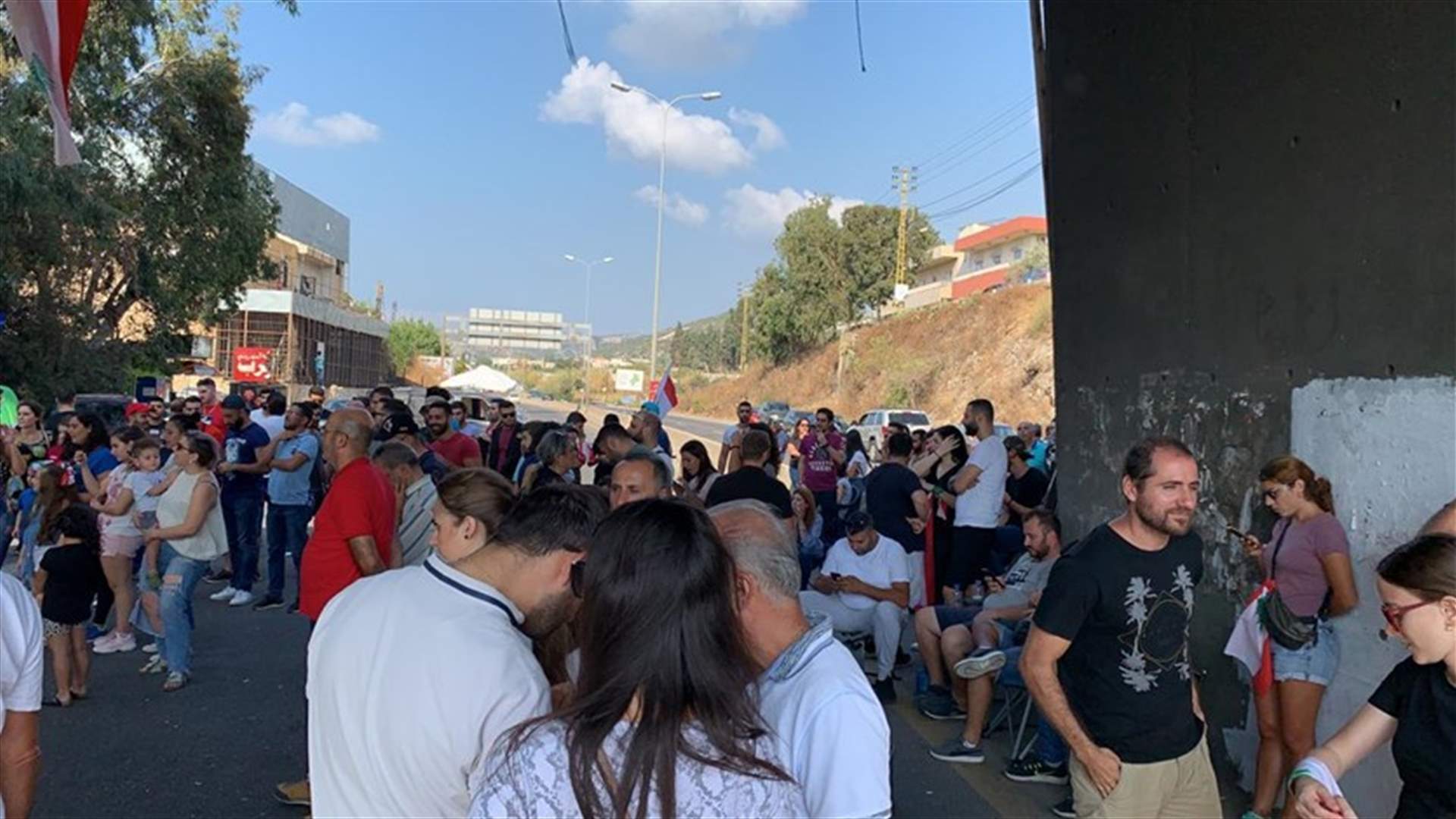 Protesters cut off Batroun highway in both directions-[PHOTOS]