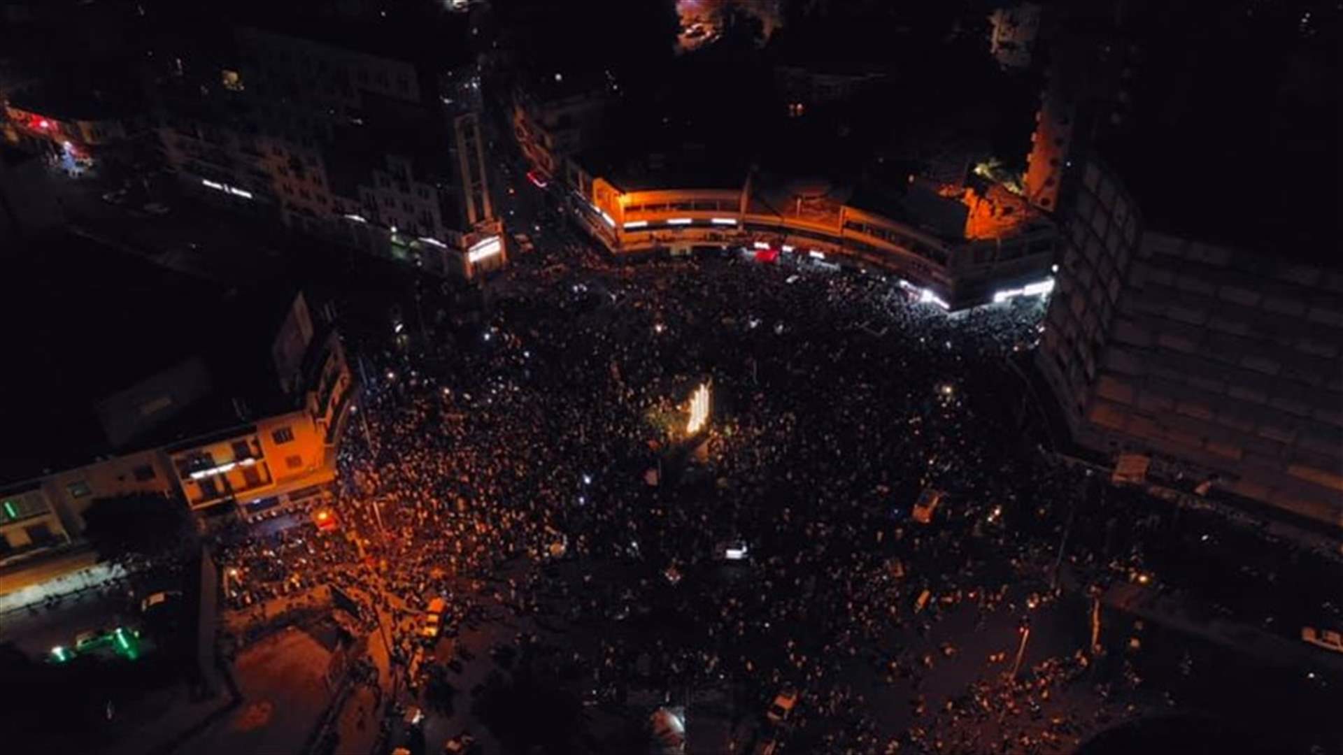 صور جوية مميزة للمتظاهرين المحتشدين في طرابلس...