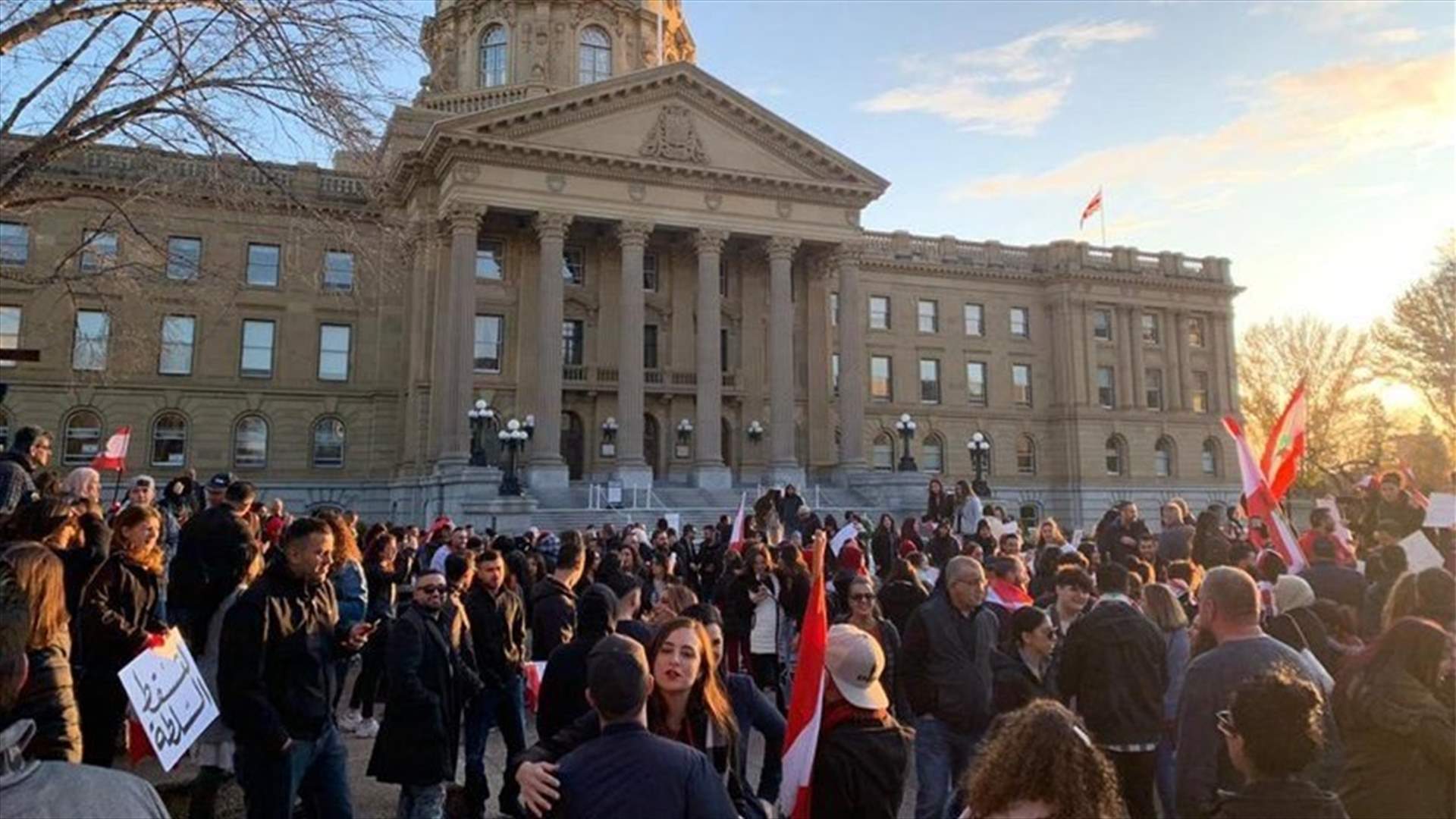 Lebanese in Canada protest outside Edmonton Parliament (Photo)