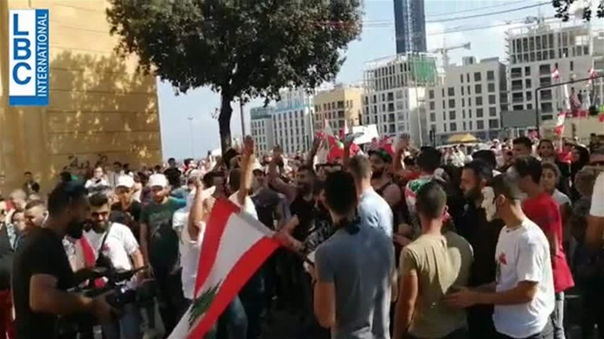 Demonstrators march from Martyrs’ Square to Riad al-Solh (Video)