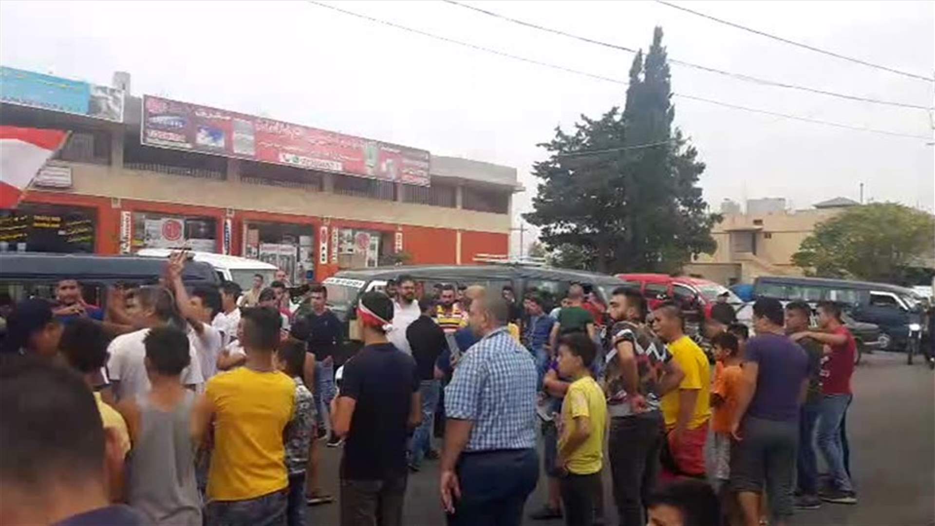 تظاهرة شبابية في وادي خالد (فيديو)
