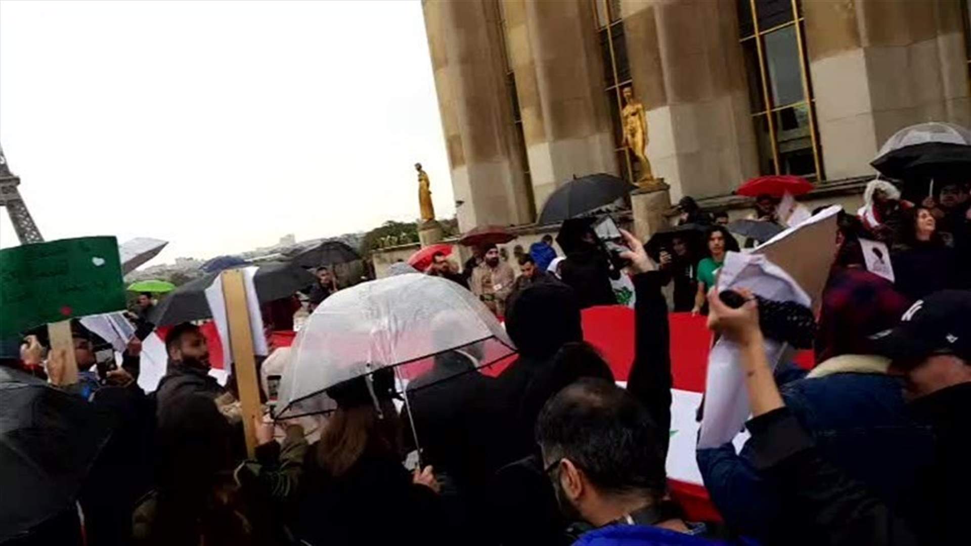 Lebanese expatriates in Paris stage sit-in under the rain in solidarity with Lebanon (Video)