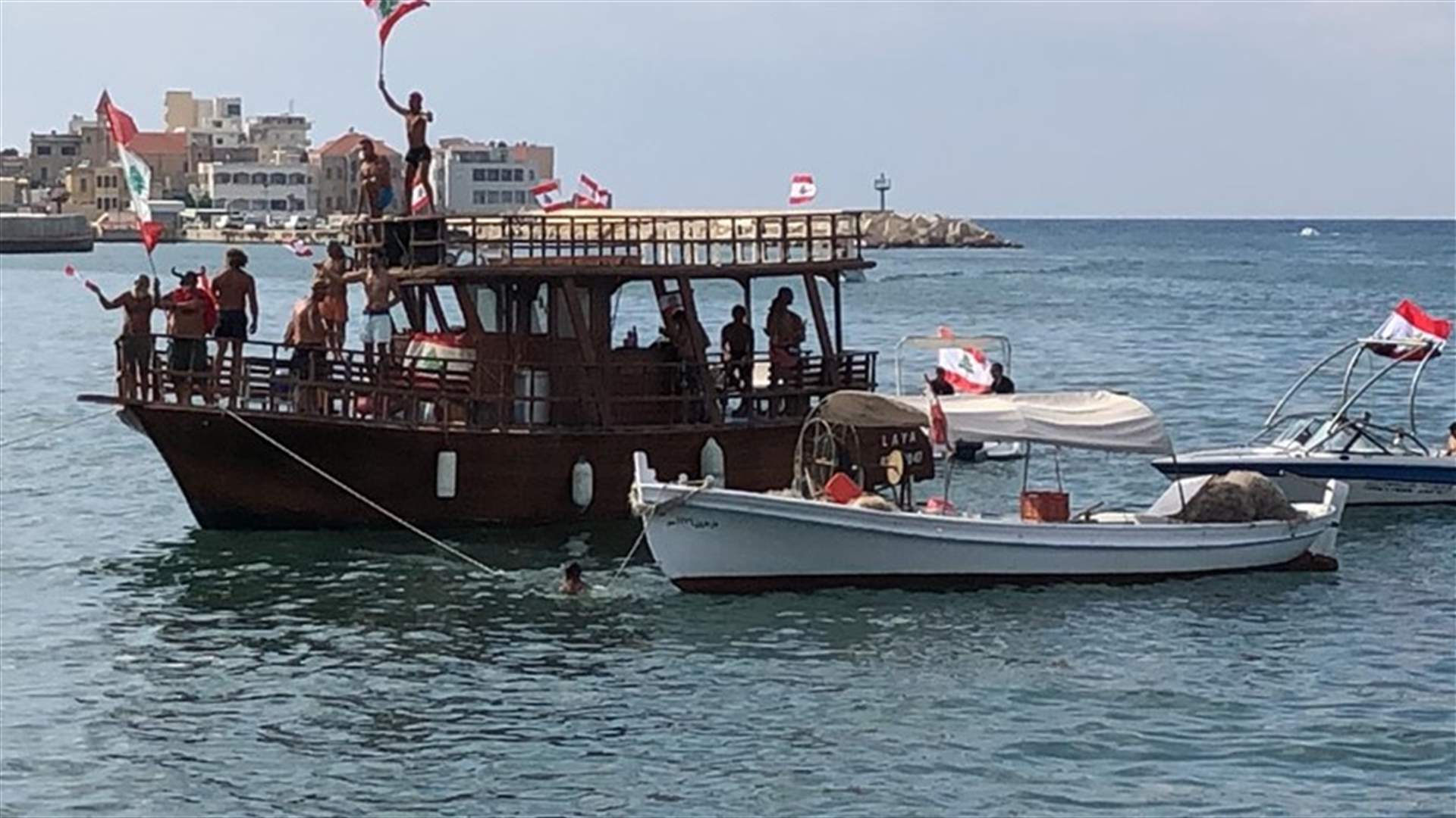 هكذا شارك الصيادون في صور بـ"ثورة الشعب" (صور وفيديو)