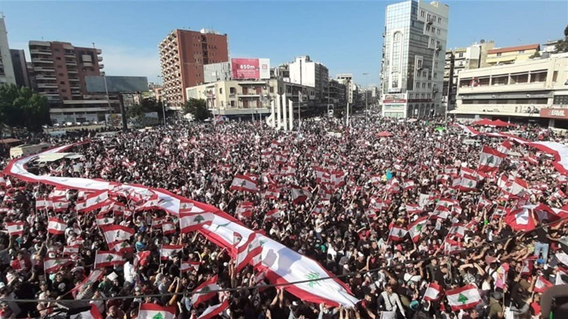 Giant Lebanese flag in Tripoli’s al-Nour Square (Photos & Video)