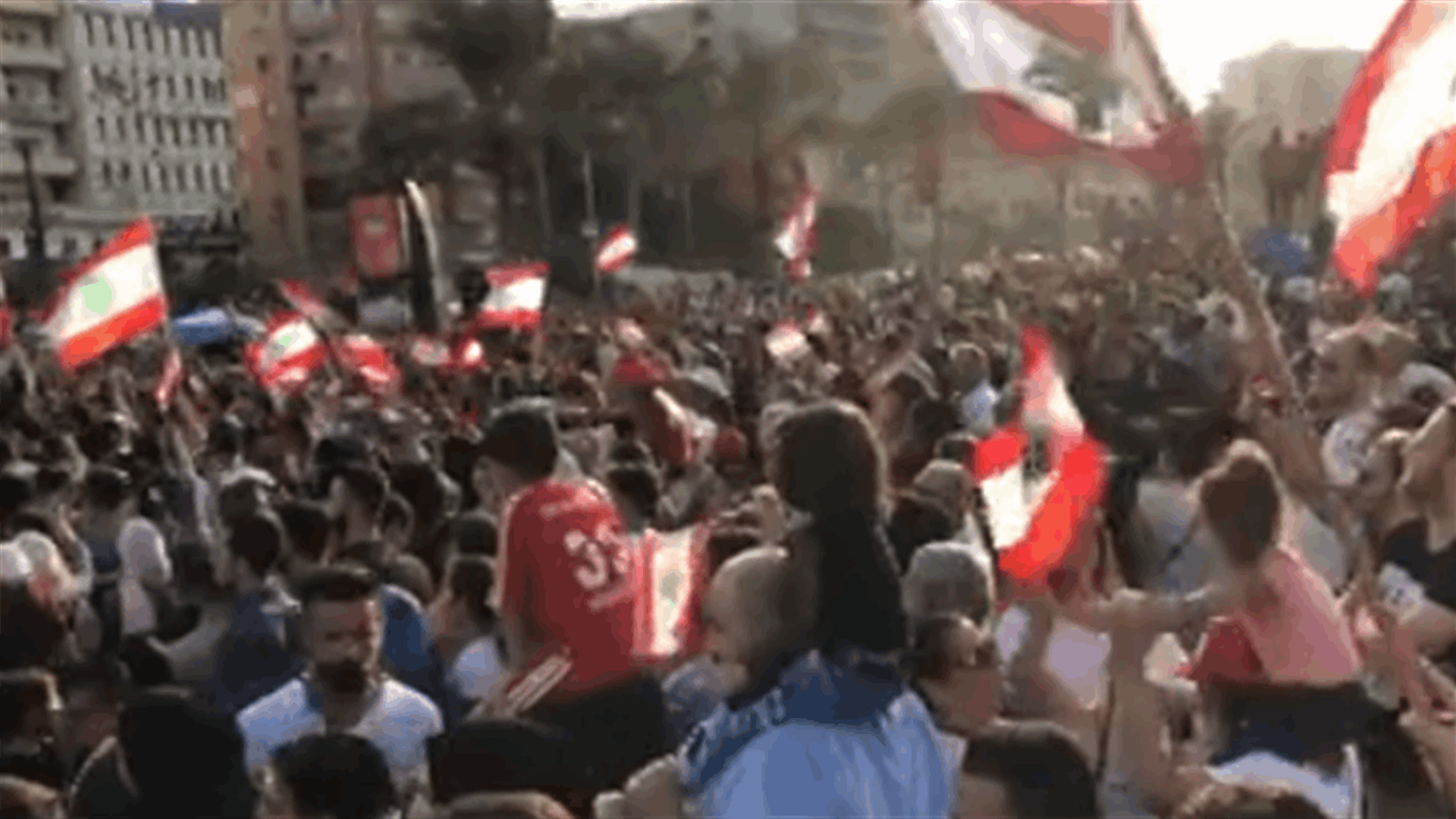 Citizens continue to join protest in Tyre (Video)
