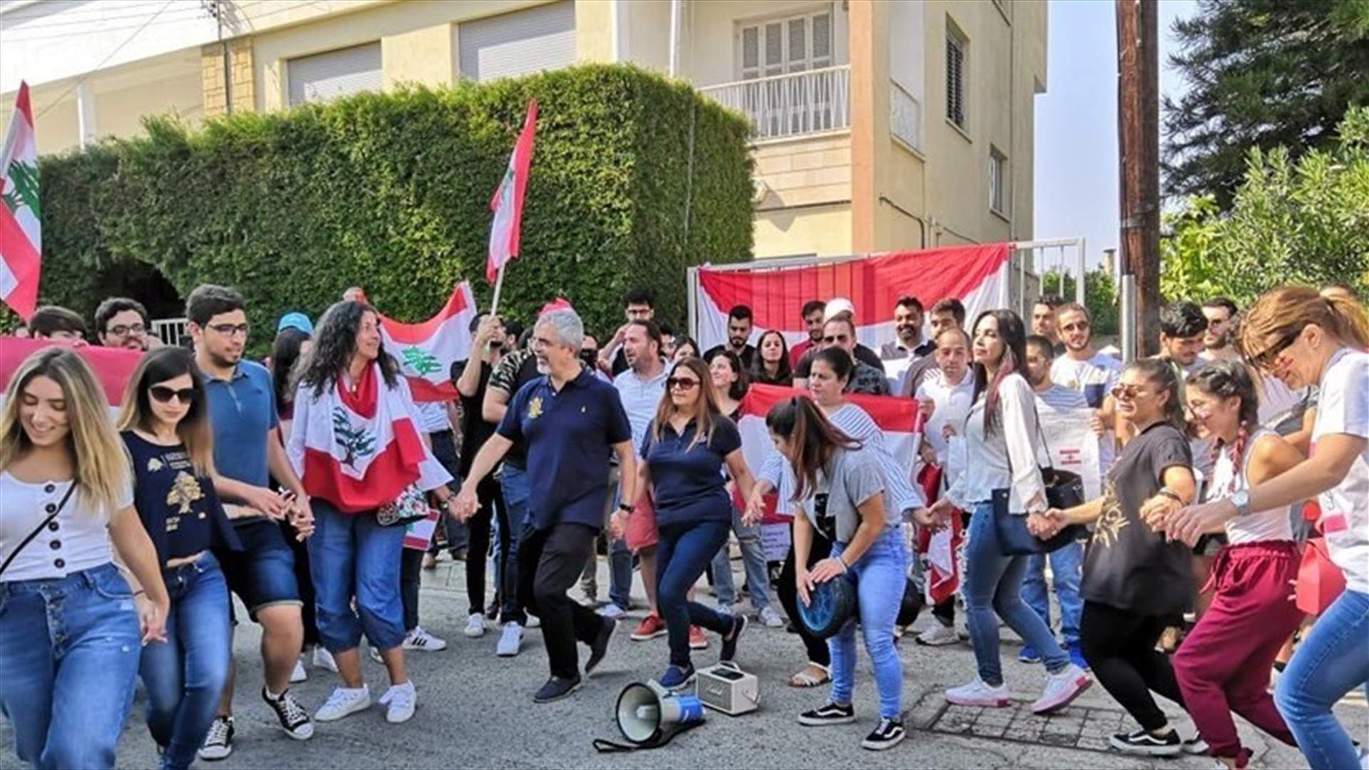 Lebanese in Cyprus stage sit-in in solidarity with Lebanon’s revolution (Video)