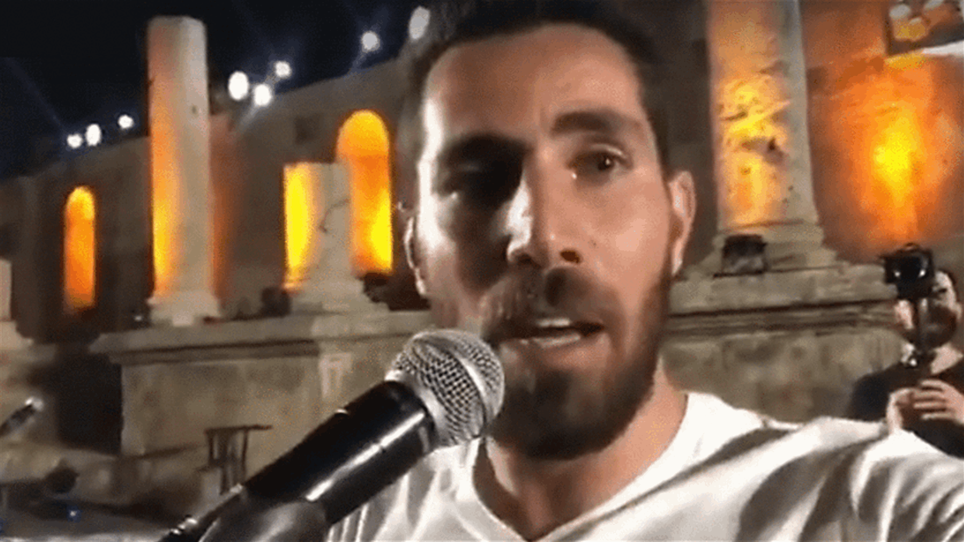 تحية من قلب الأردن إلى المتظاهرين في لبنان خلال حفل موسيقي ضخم (فيديو)