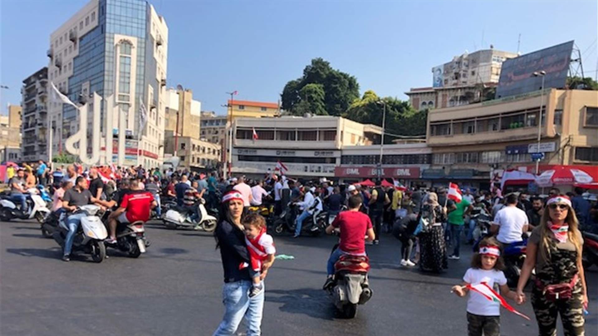 إرسال الهاتف الخلوي شبه منقطع في ساحة النور بطرابلس