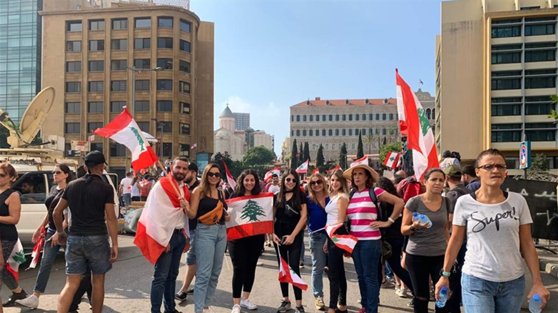 حرق العلم الاسرائيلي في ساحة رياض الصلح