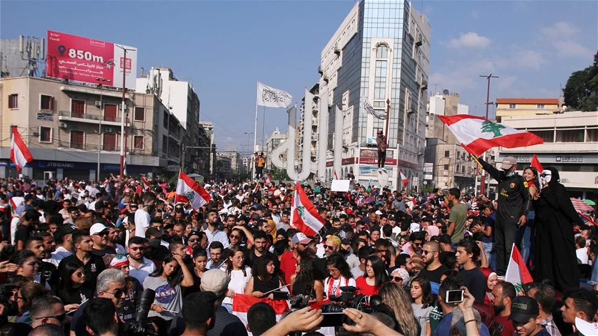 متظاهرو طرابلس شكروا القوى الأمنية والجيش والبلدية على طريقتهم... (صور)