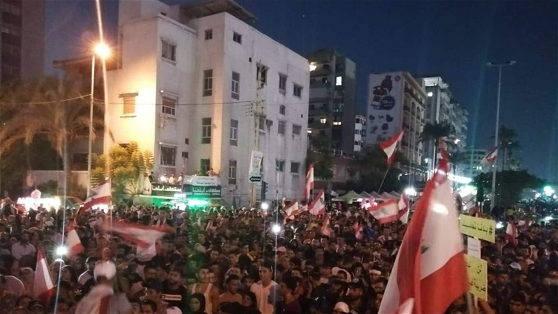 صيدا تُلبّي النداء... "نحنا مش طائفيي نحنا ولاد الحرية" (فيديو)